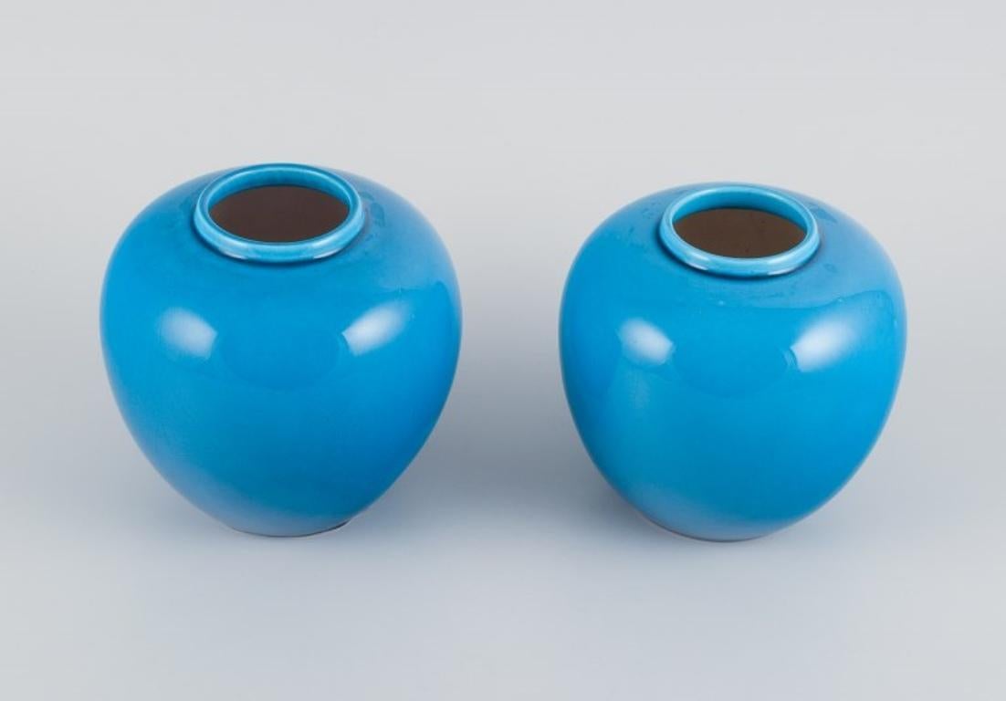 French ceramicist, a pair of ceramic vases in turquoise glaze.
Mid-20th century.
Marked with monogram.
In excellent condition with natural cracks.
Dimensions: H 13.5 cm. x D 13.5 cm.