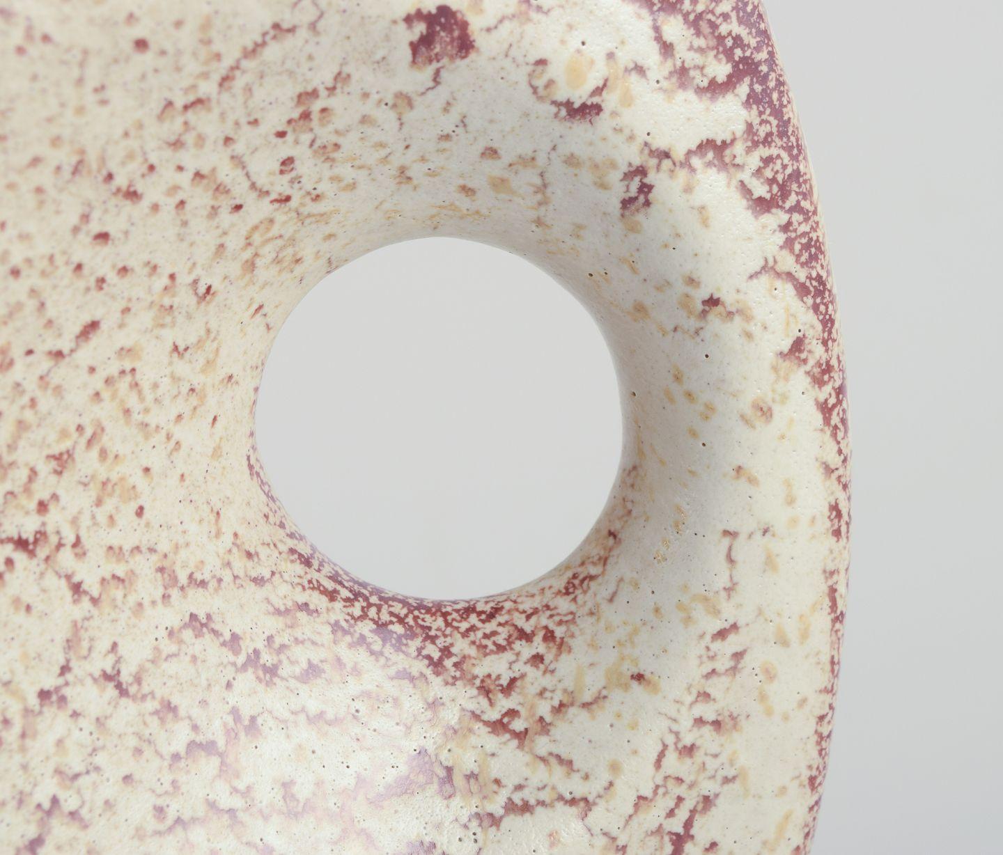 20ième siècle Céramiste français. Paire de vases Art Déco en forme de cruche avec poignées. en vente