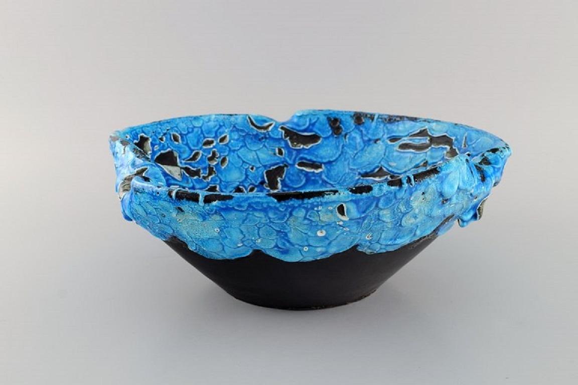 French ceramist. Large bowl in glazed stoneware. 
Beautiful glaze in azure shades. 
Unique, high-quality ceramics. 
Mid-20th century.
Measures: 31 x 12 cm.
In excellent condition.