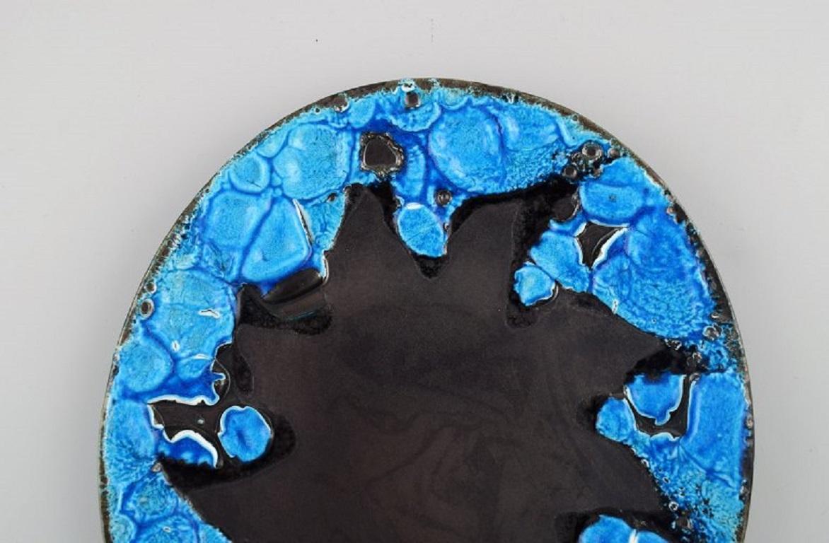 French Ceramist, Twelve Lunch Plates in Glazed Stoneware, Mid-20th C In Excellent Condition For Sale In Copenhagen, DK