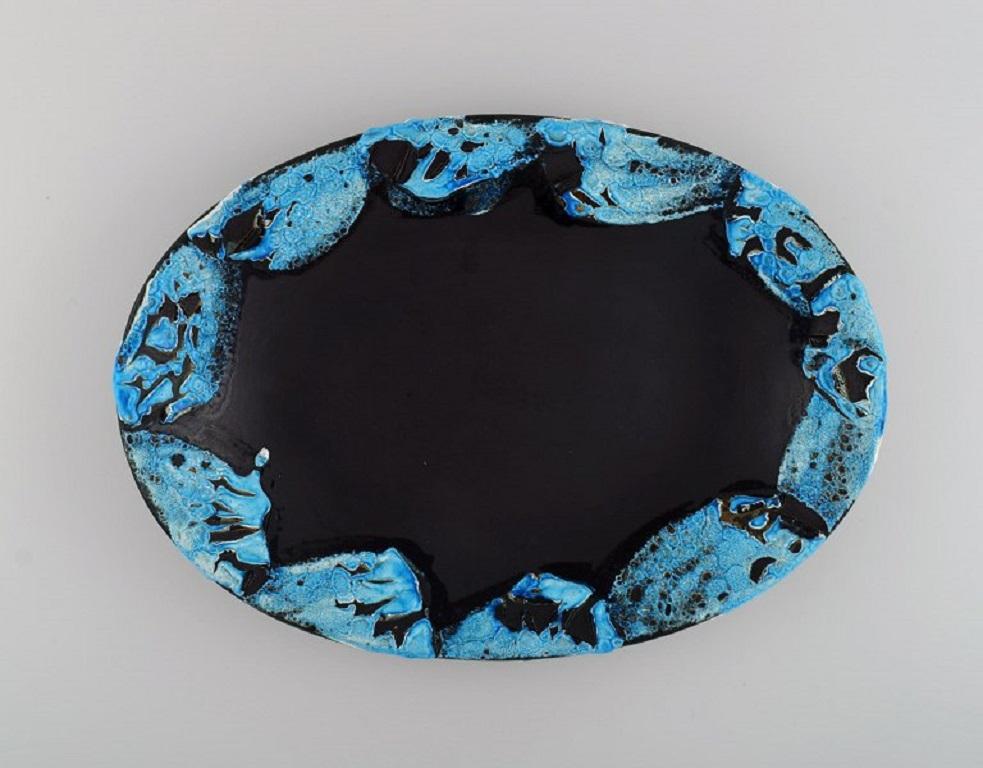 French ceramist. Two serving dishes in glazed stoneware. 
Beautiful glaze in azure shades. 
Unique, high-quality ceramics. 
Mid-20th century.
Largest measures: 37 x 27 x 5 cm.
In excellent condition.