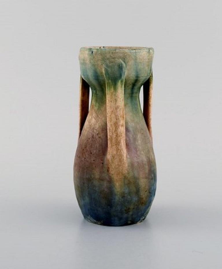 Französischer Keramiker. Einzigartige Vase aus glasierter Keramik. Schöne Glasur, Mitte des 20. Jahrhunderts.
Maße: 14,2 x 7 cm.
In ausgezeichnetem Zustand.
Unterschrieben.