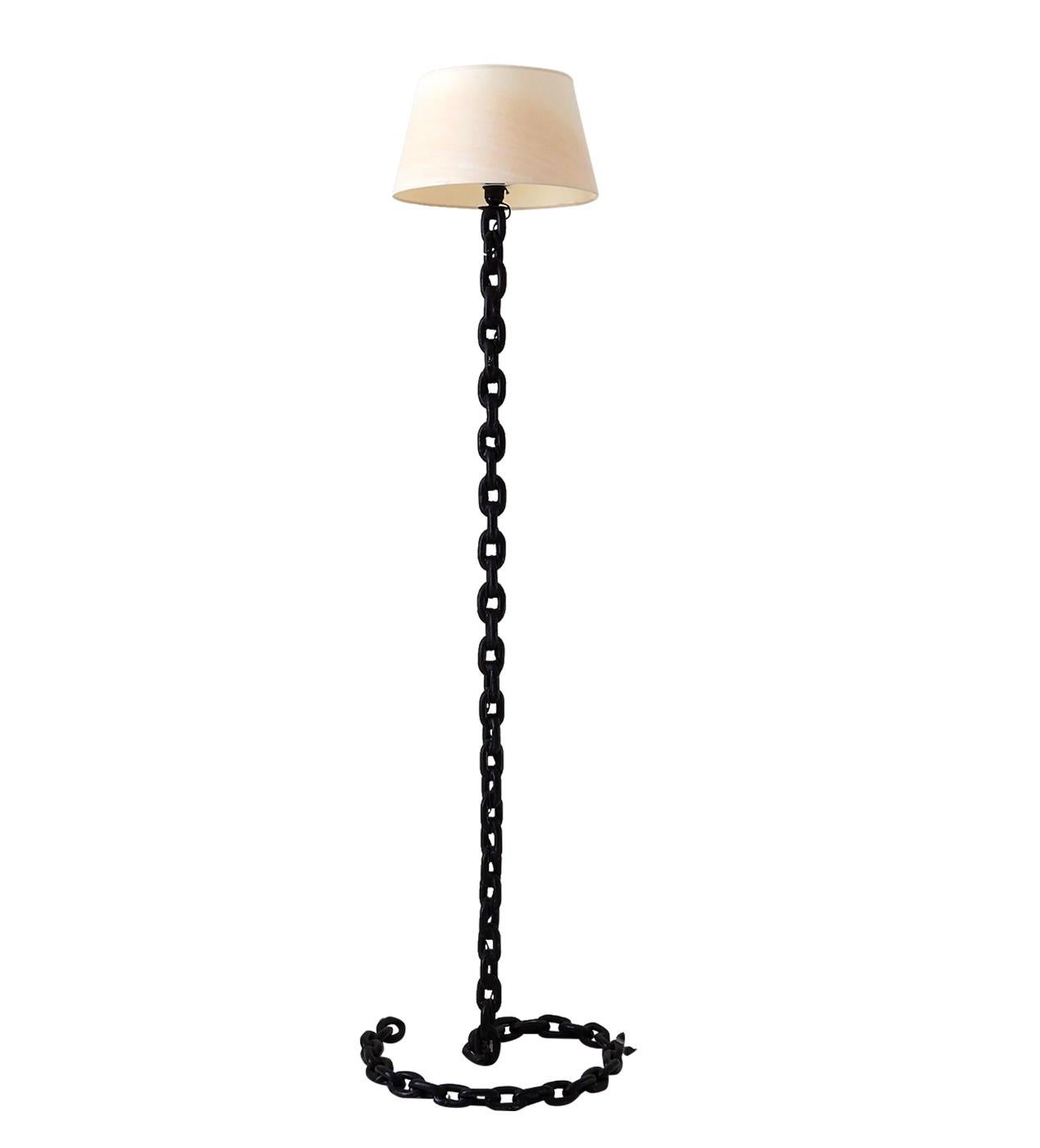 Striking floor lamp made from heavy welded iron chain links. In the style of Franz West from the Memphis Design Group. Imported from France. Lamp shade can be changed. 