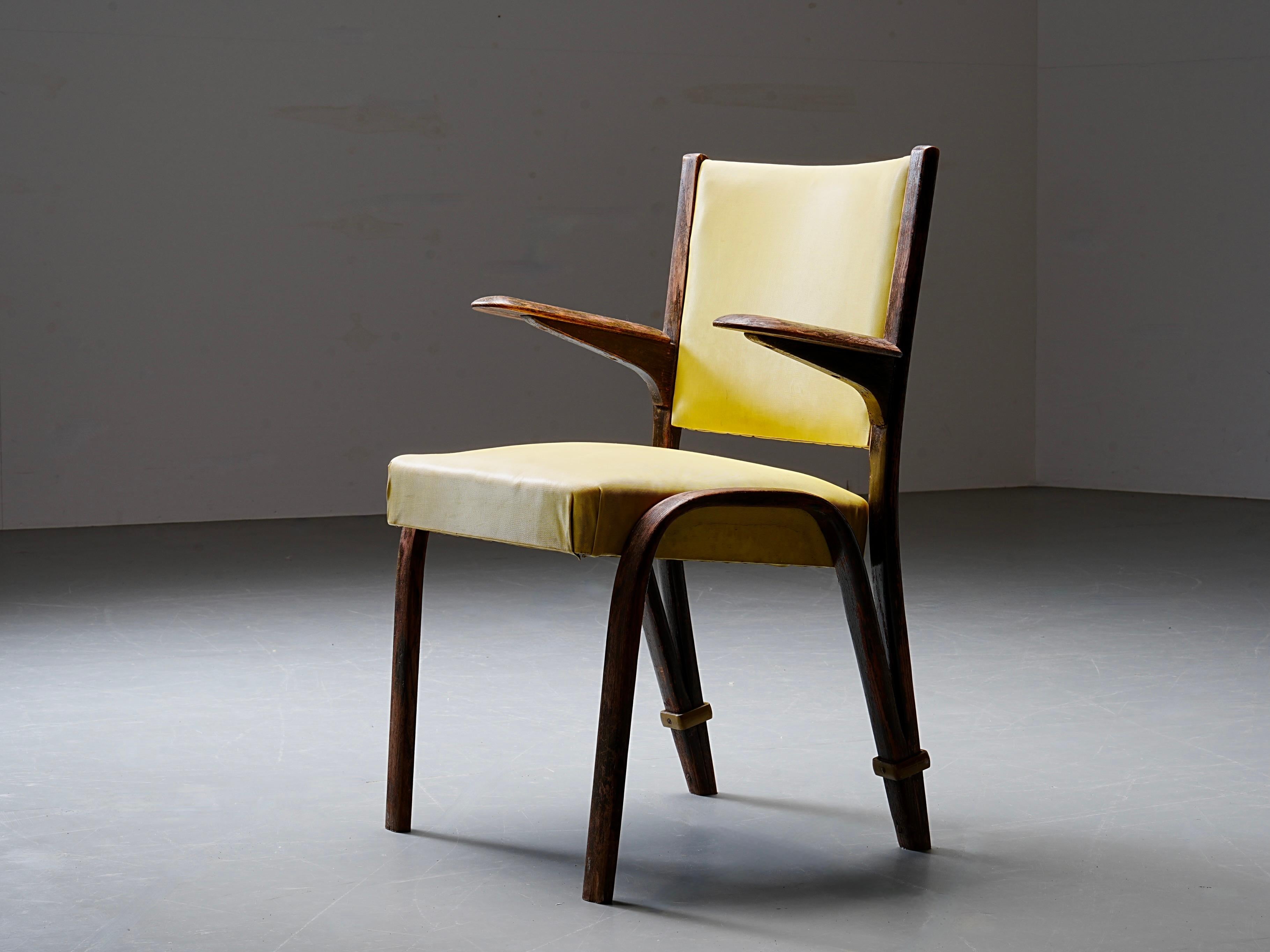 Silla francesa de madera y tapicería amarilla, Francia, años 50 en venta 1