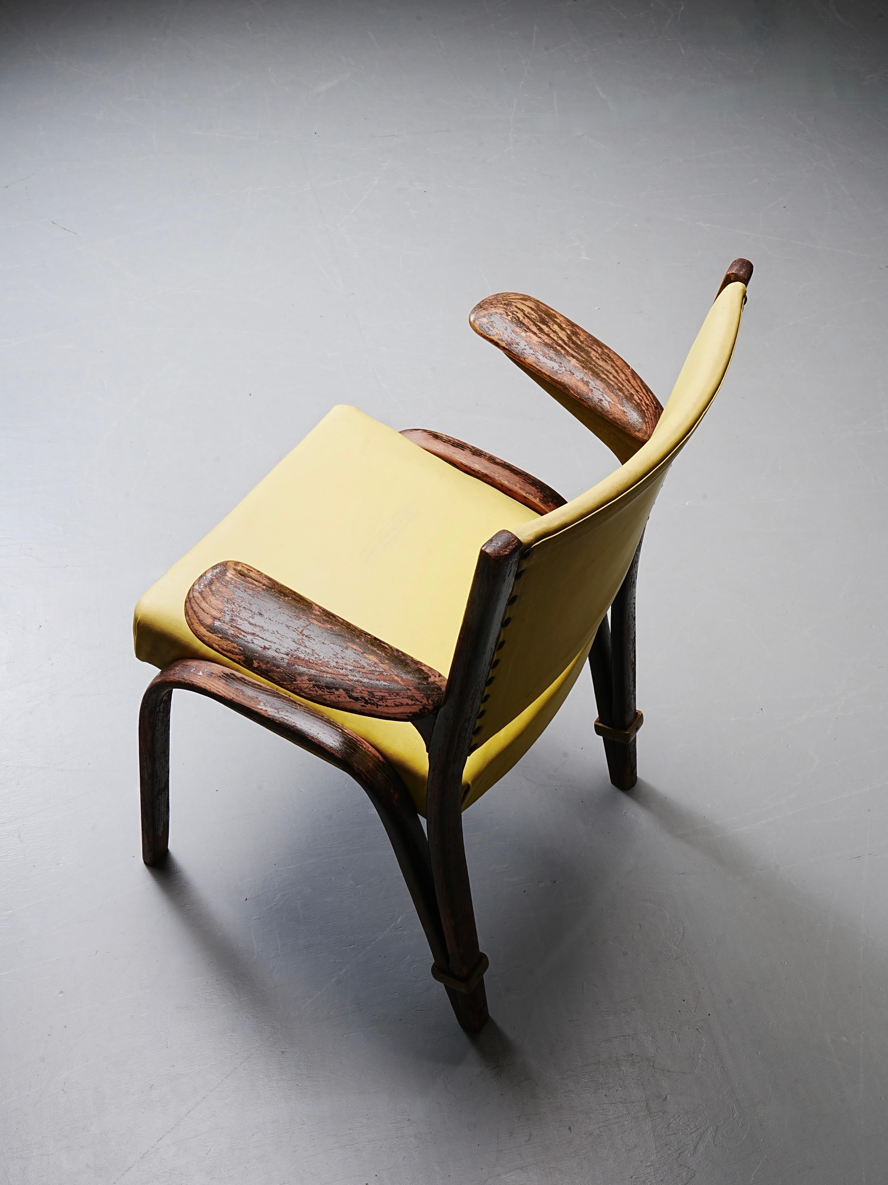 Silla francesa de madera y tapicería amarilla, Francia, años 50 en venta 2