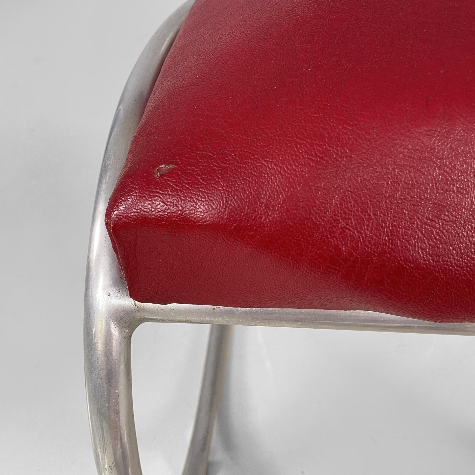 Chaises françaises en faux cuir rouge et métal, années 1930 en vente 5