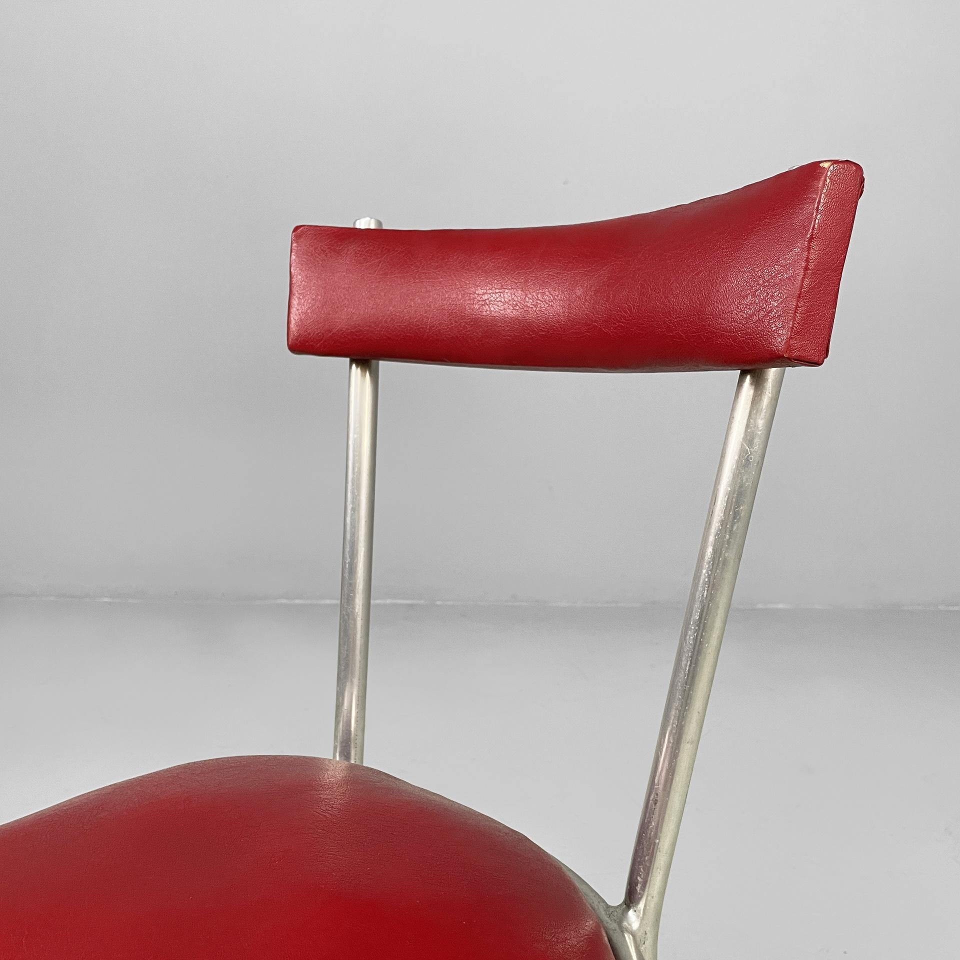Milieu du XXe siècle Chaises françaises en faux cuir rouge et métal, années 1930 en vente