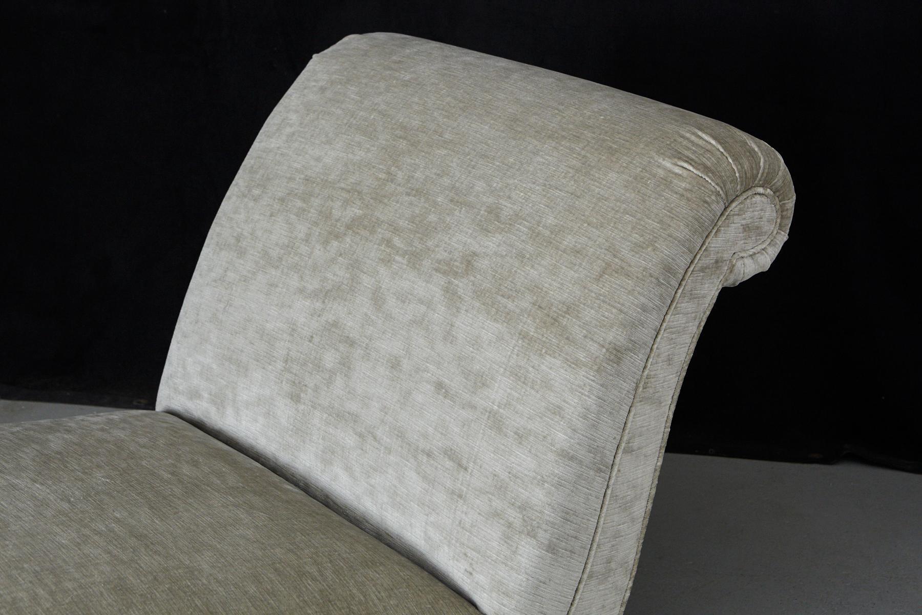 French Chaise Longue with New Upholstery in Striae Velvet, circa 1930s For Sale 6