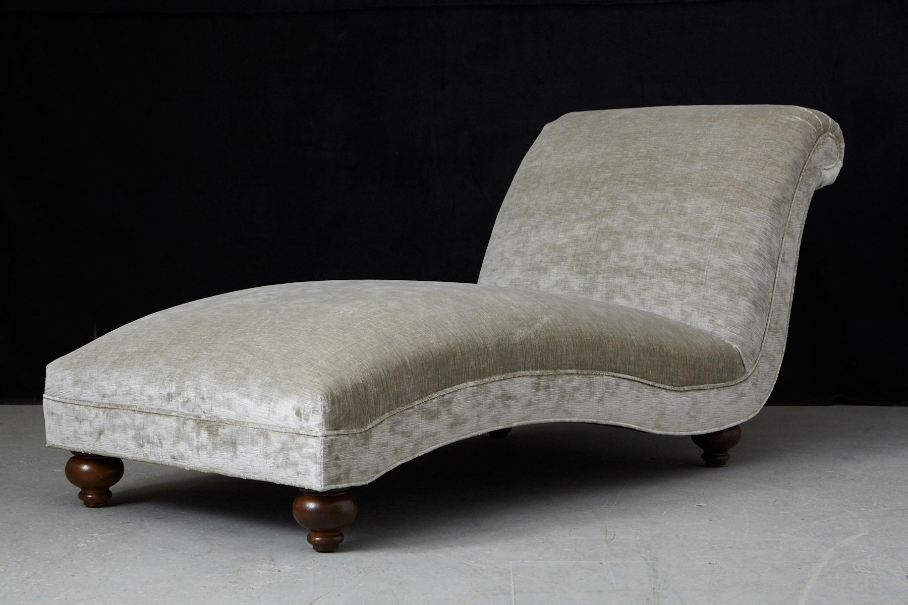 French Chaise Longue with New Upholstery in Striae Velvet, circa 1930s In Excellent Condition For Sale In Aramits, Nouvelle-Aquitaine