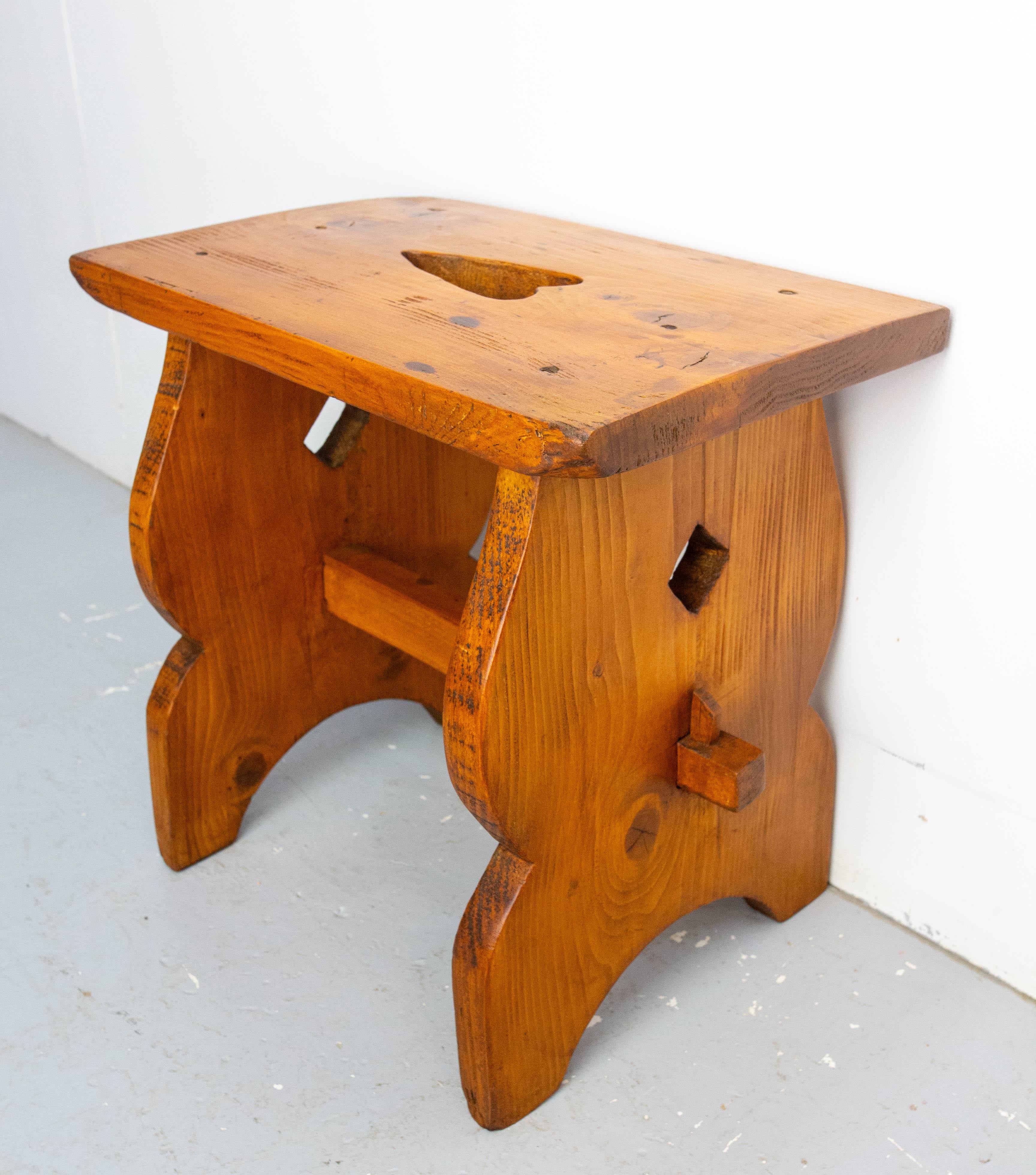 XX secolo Sgabello Chalet francese in pino color ciliegio, circa 1940 in vendita