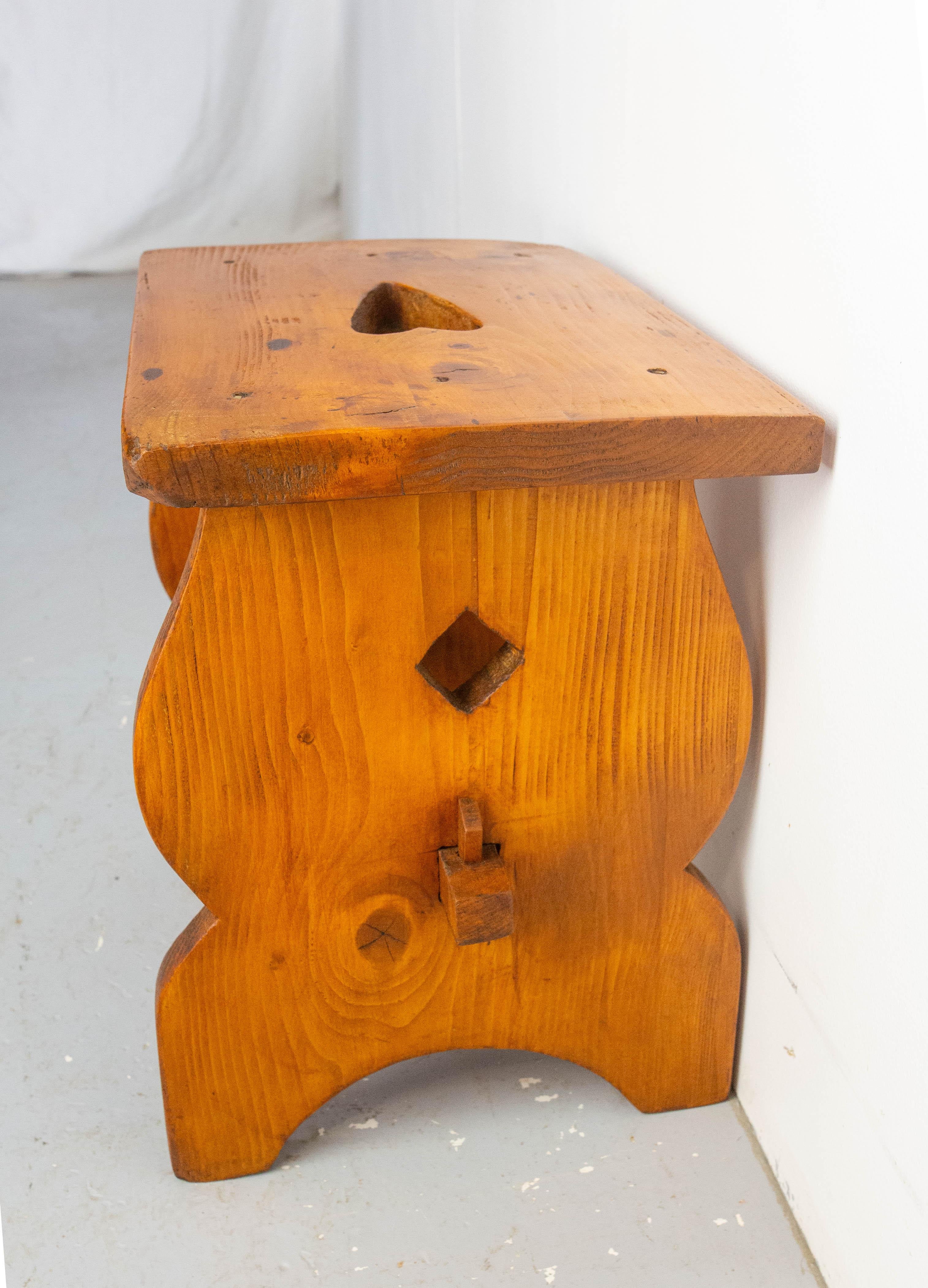 Pino Sgabello Chalet francese in pino color ciliegio, circa 1940 in vendita