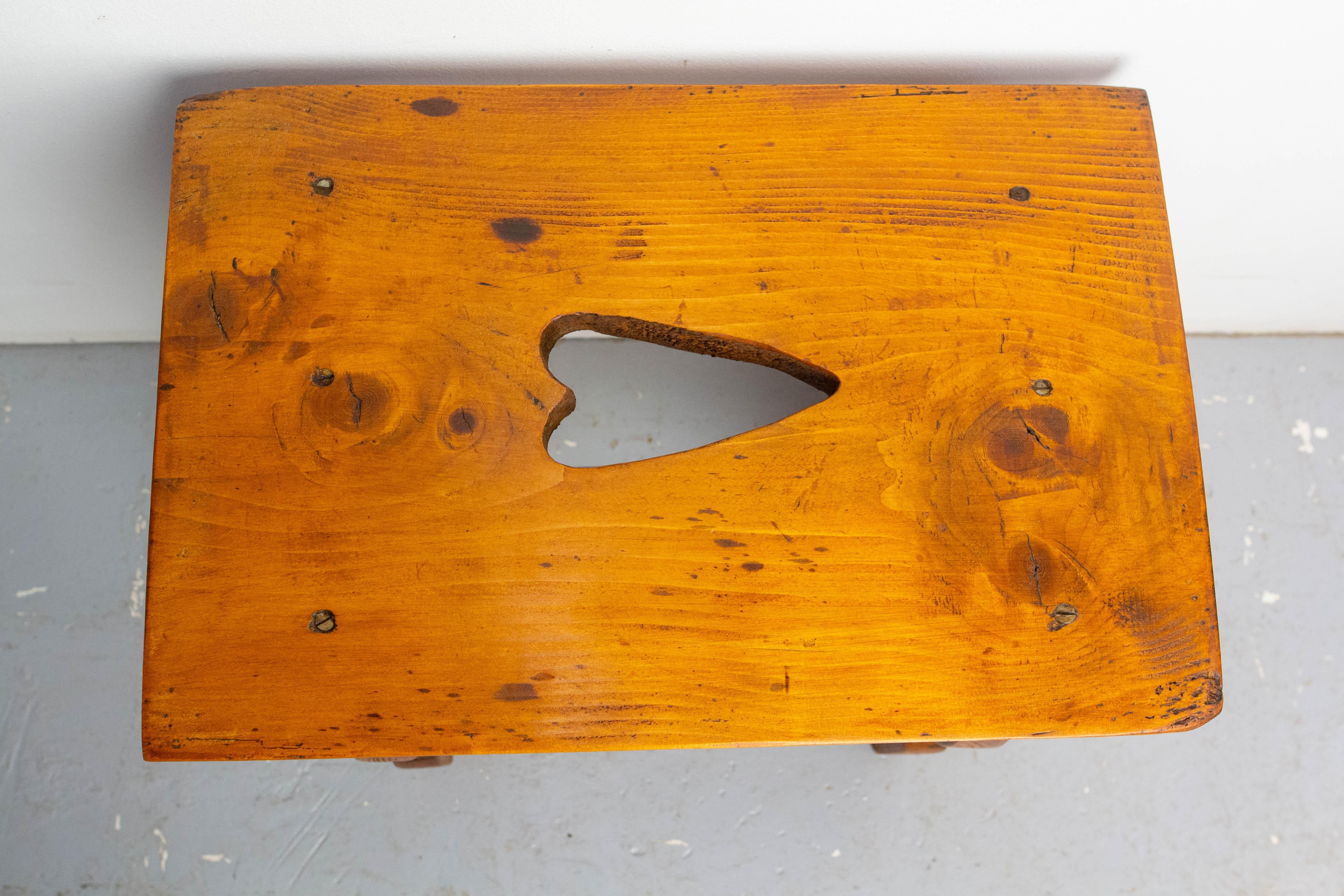 Sgabello Chalet francese in pino color ciliegio, circa 1940 in vendita 2