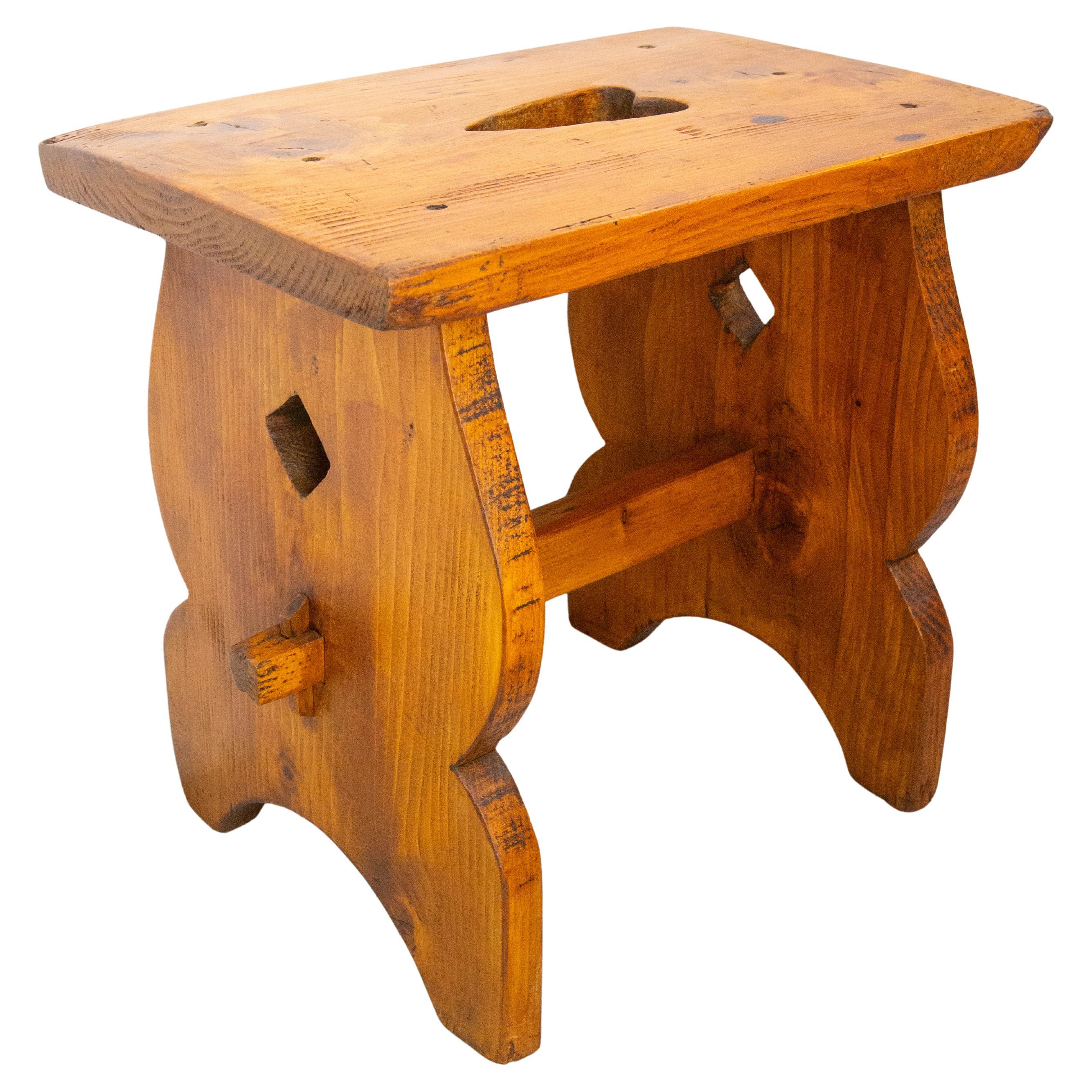 Sgabello Chalet francese in pino color ciliegio, circa 1940 in vendita