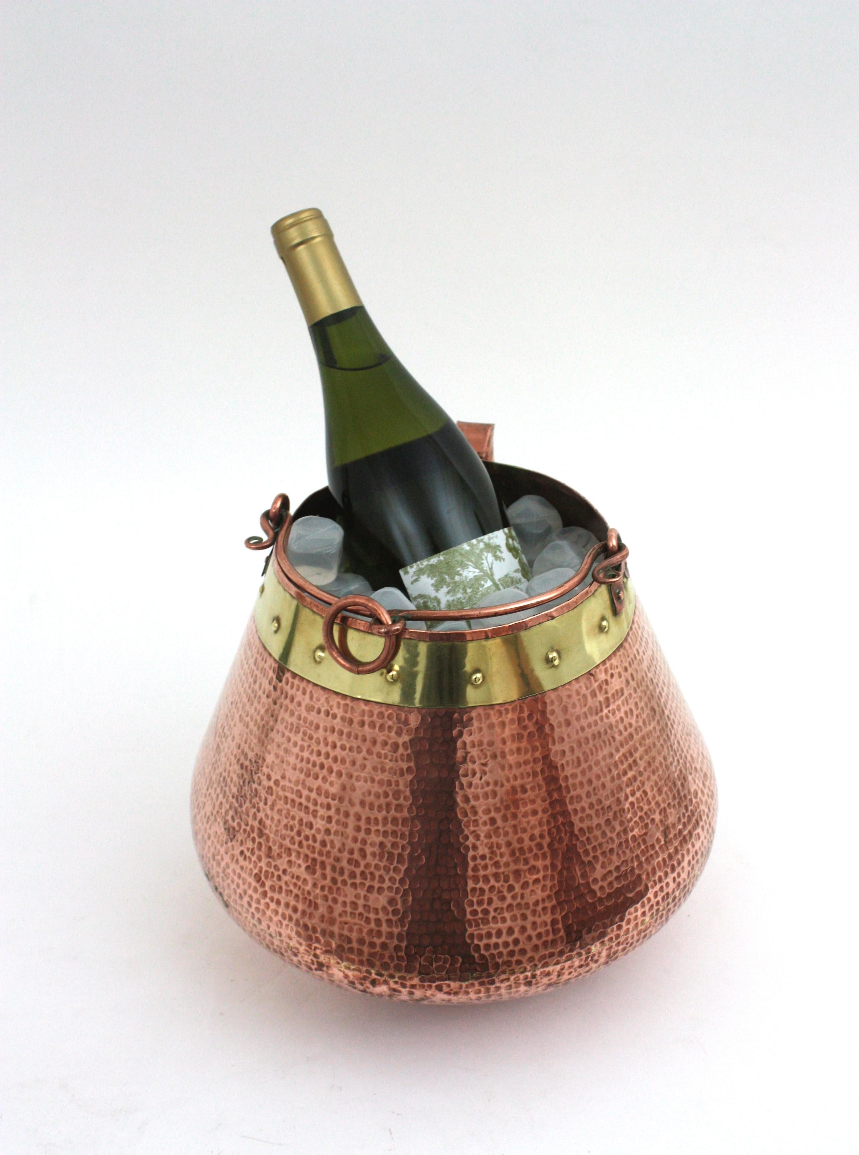French Champagne Cooler Ice Bucket with Single Handle, Copper and Brass For Sale 7
