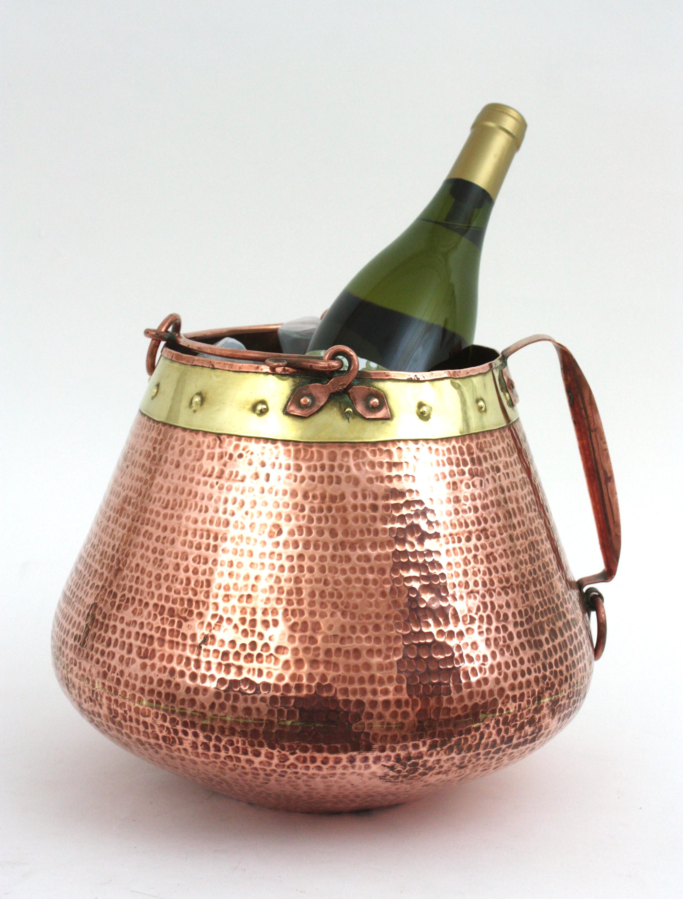 French Champagne Cooler Ice Bucket with Single Handle, Copper and Brass In Good Condition For Sale In Barcelona, ES