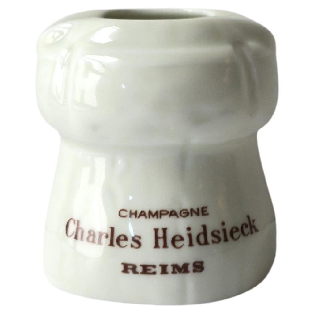 Cendrier ou objet décoratif en porcelaine champagne français en liège et cage