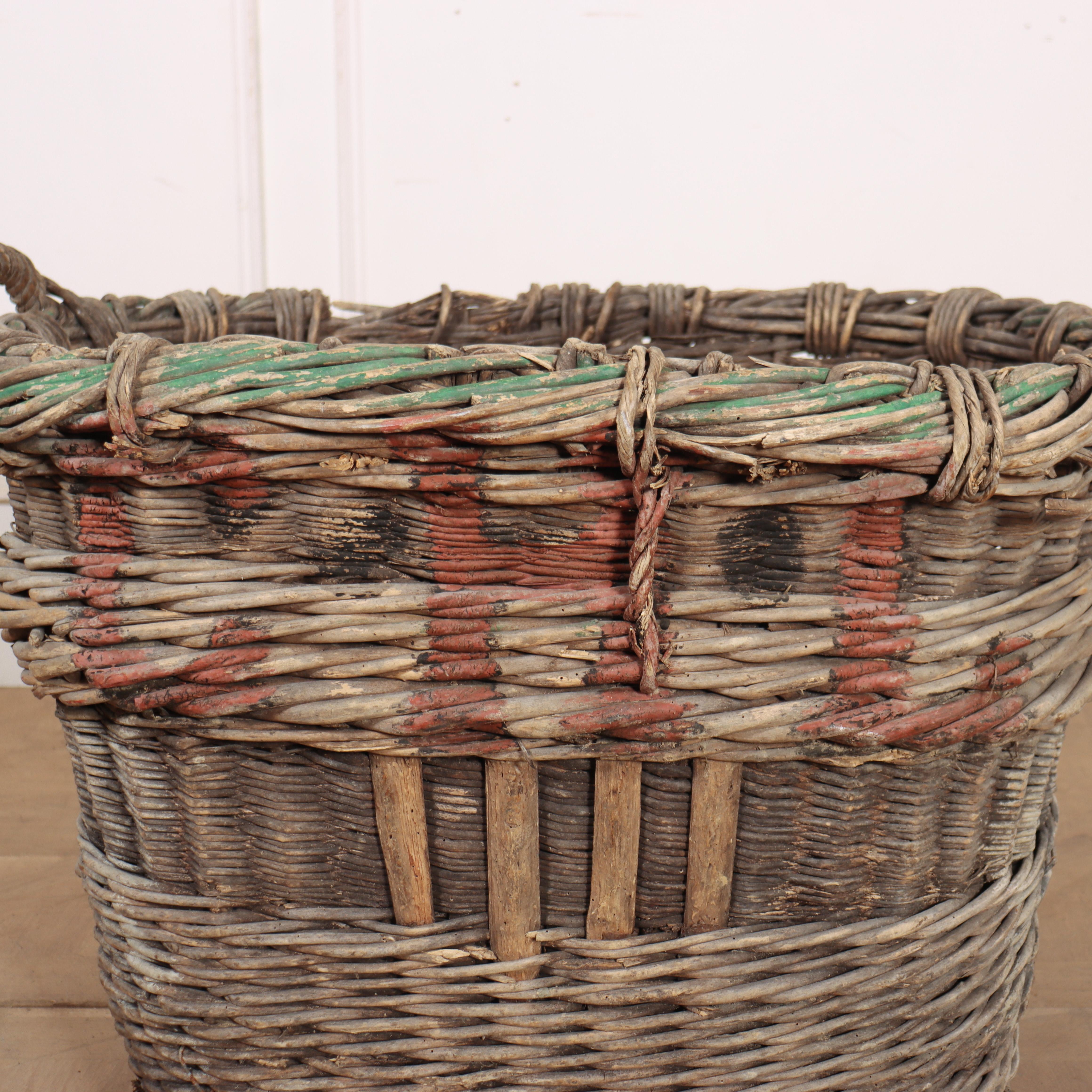 French Champagne Grape Basket In condizioni buone in vendita a Leamington Spa, Warwickshire