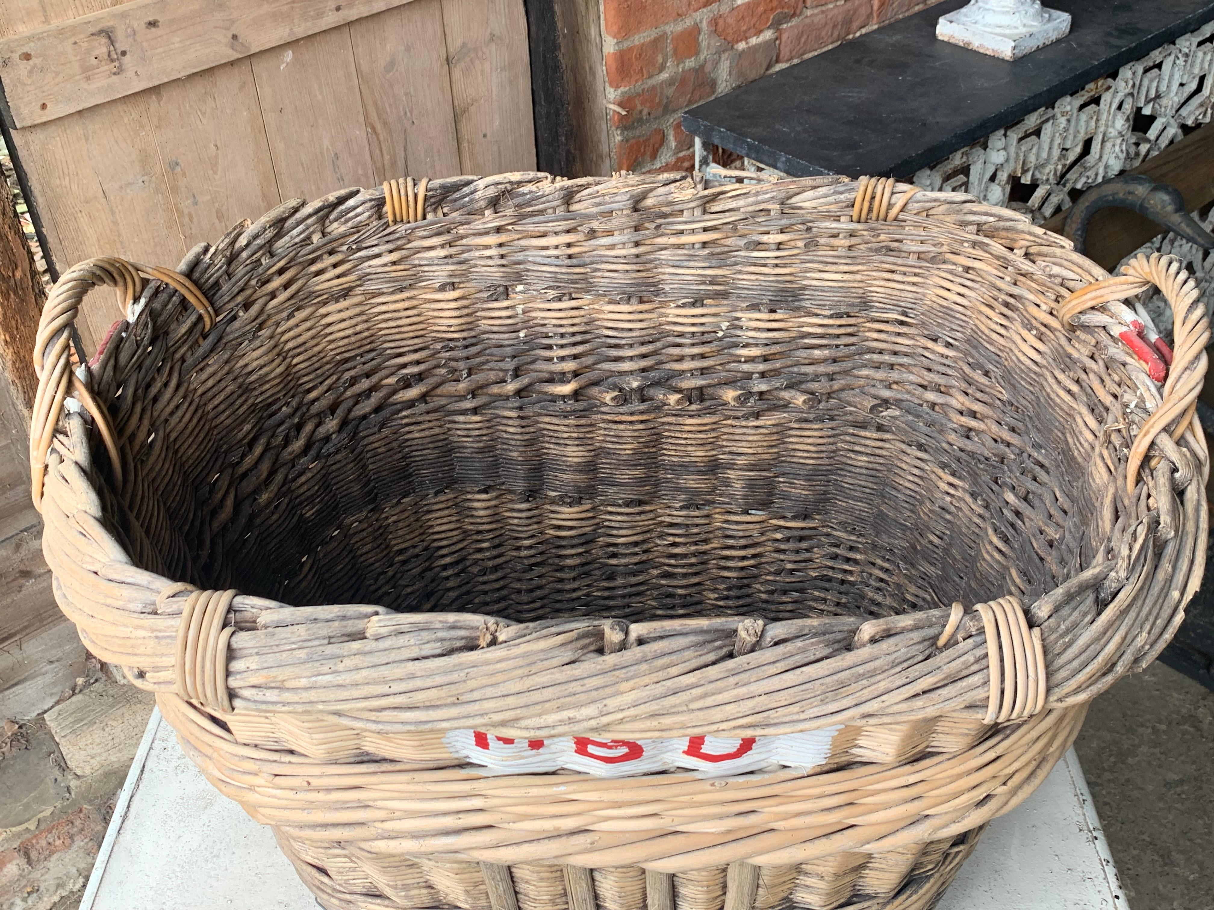 French Champagne Grape Harvesting Basket In Good Condition In Ongar, GB