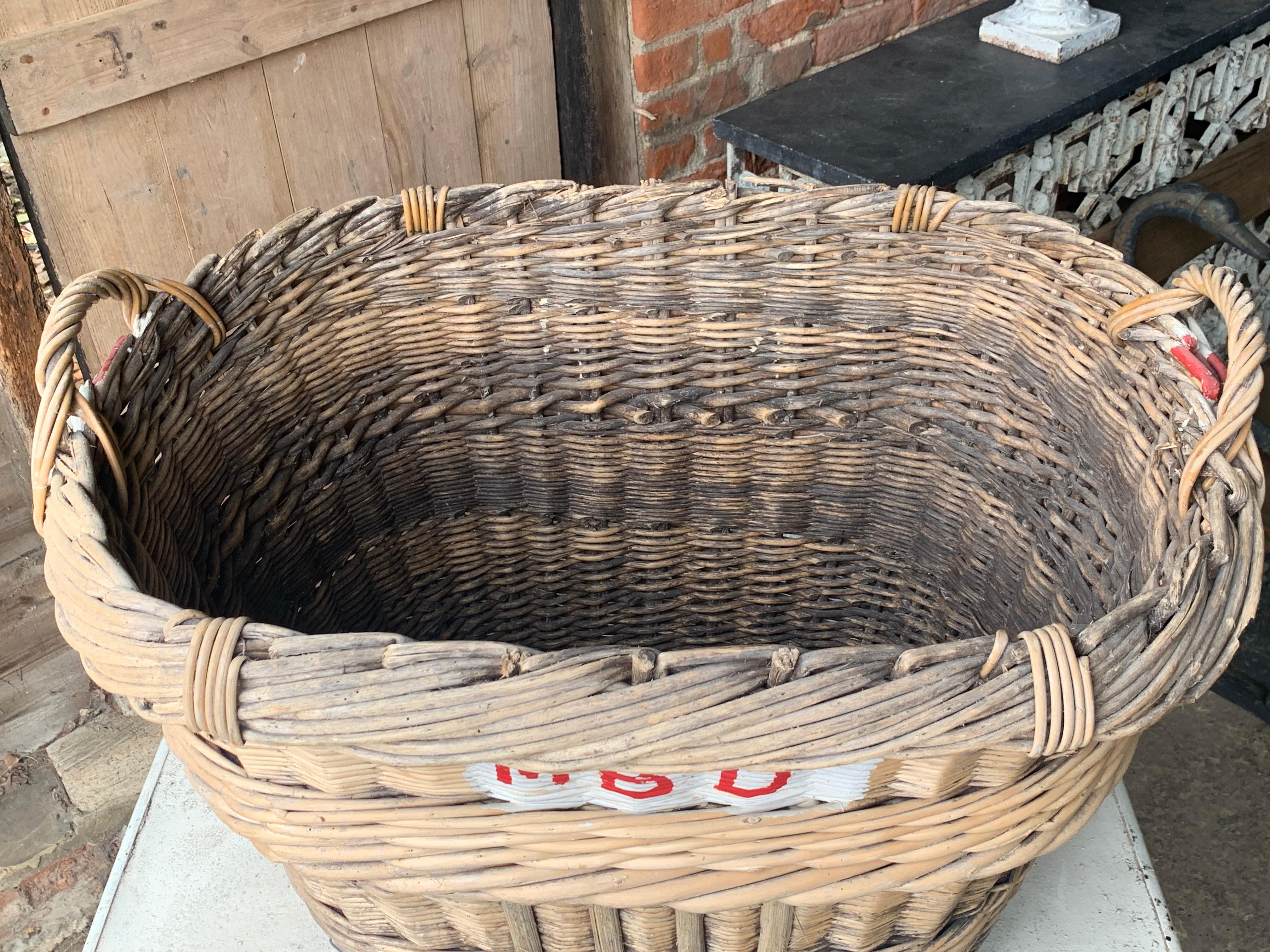 French Champagne Grape Harvesting Basket In Good Condition For Sale In Ongar, GB