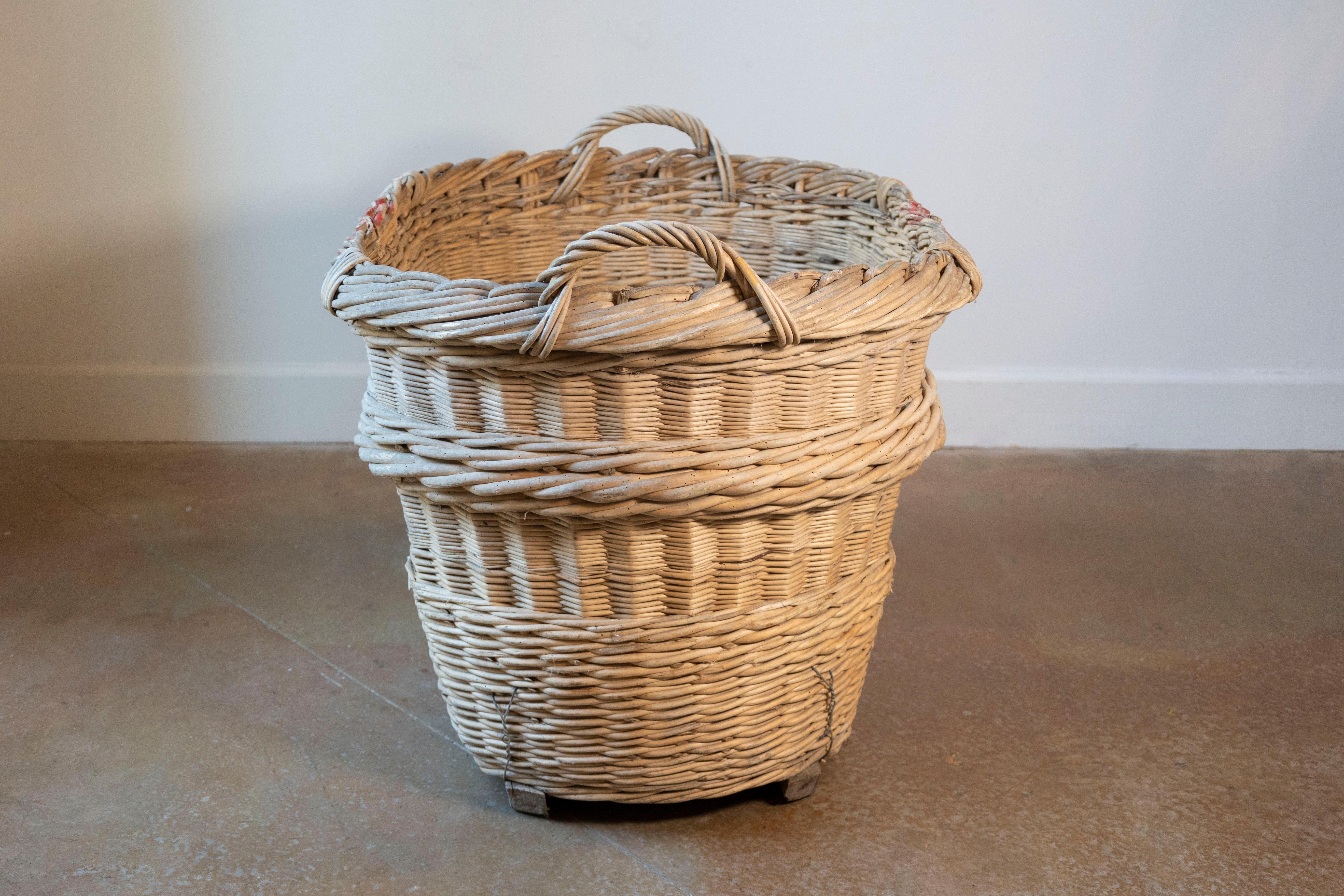 French Champagne Harvesting Basket In Good Condition For Sale In Atlanta, GA