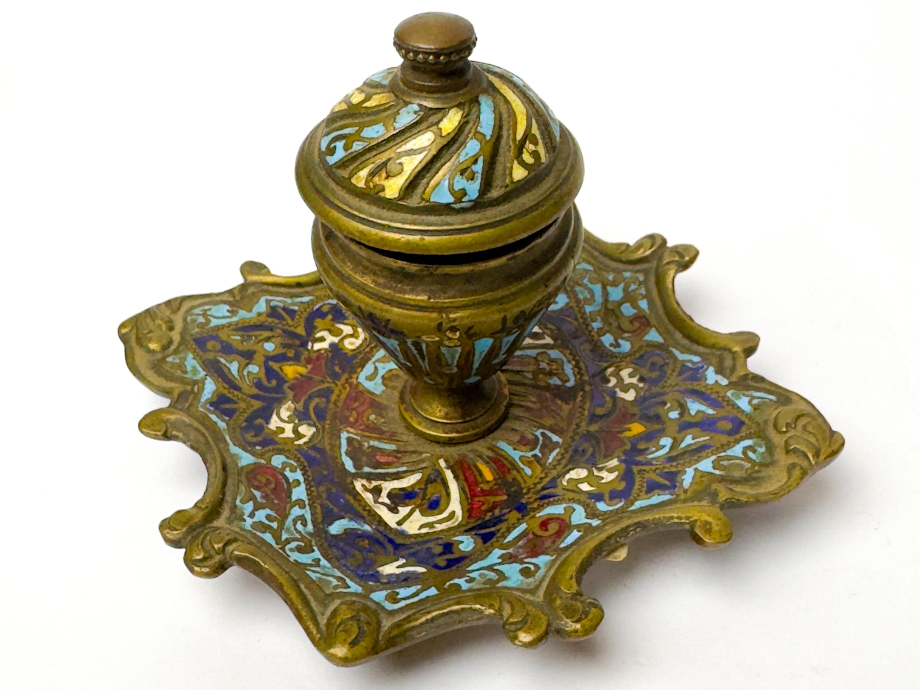 Französisches Champlevé-Email-Tintenfass, Napoleon III, 19. (Messing) im Angebot