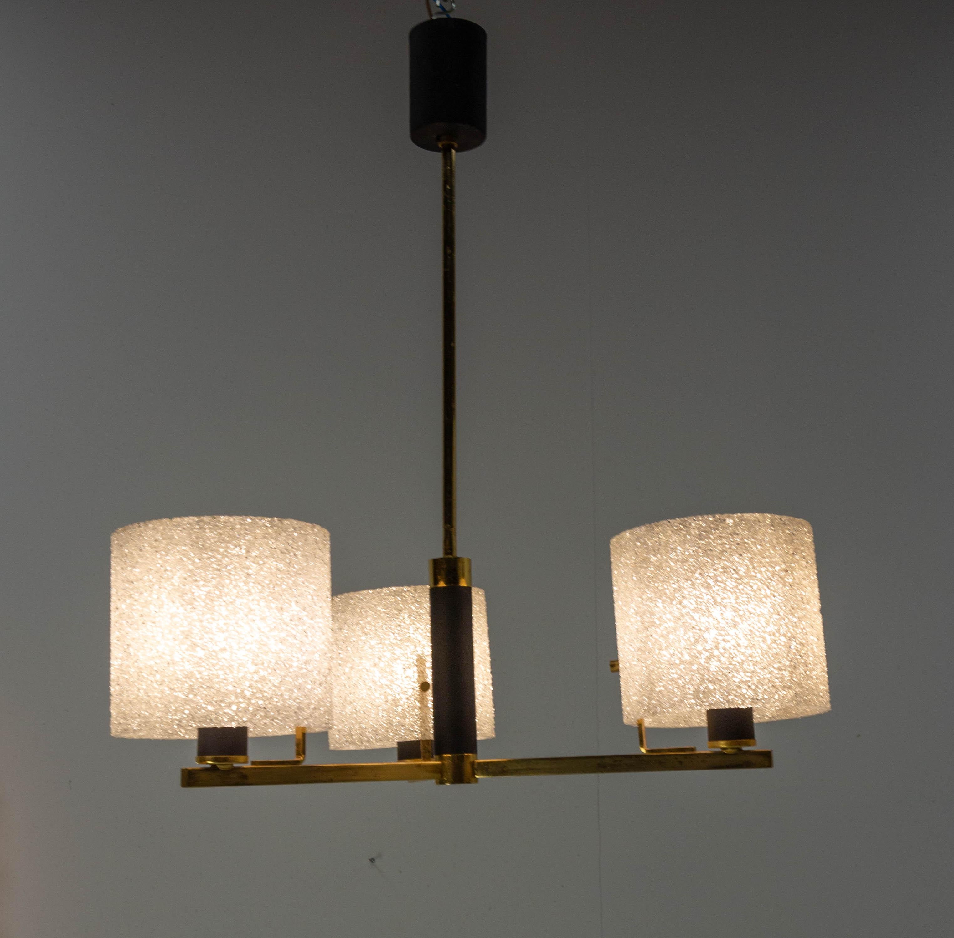 French Chandelier Ceiling Pendant Lustre Perspex and Brass Maison Arlus c. 1950 In Good Condition For Sale In Labrit, Landes