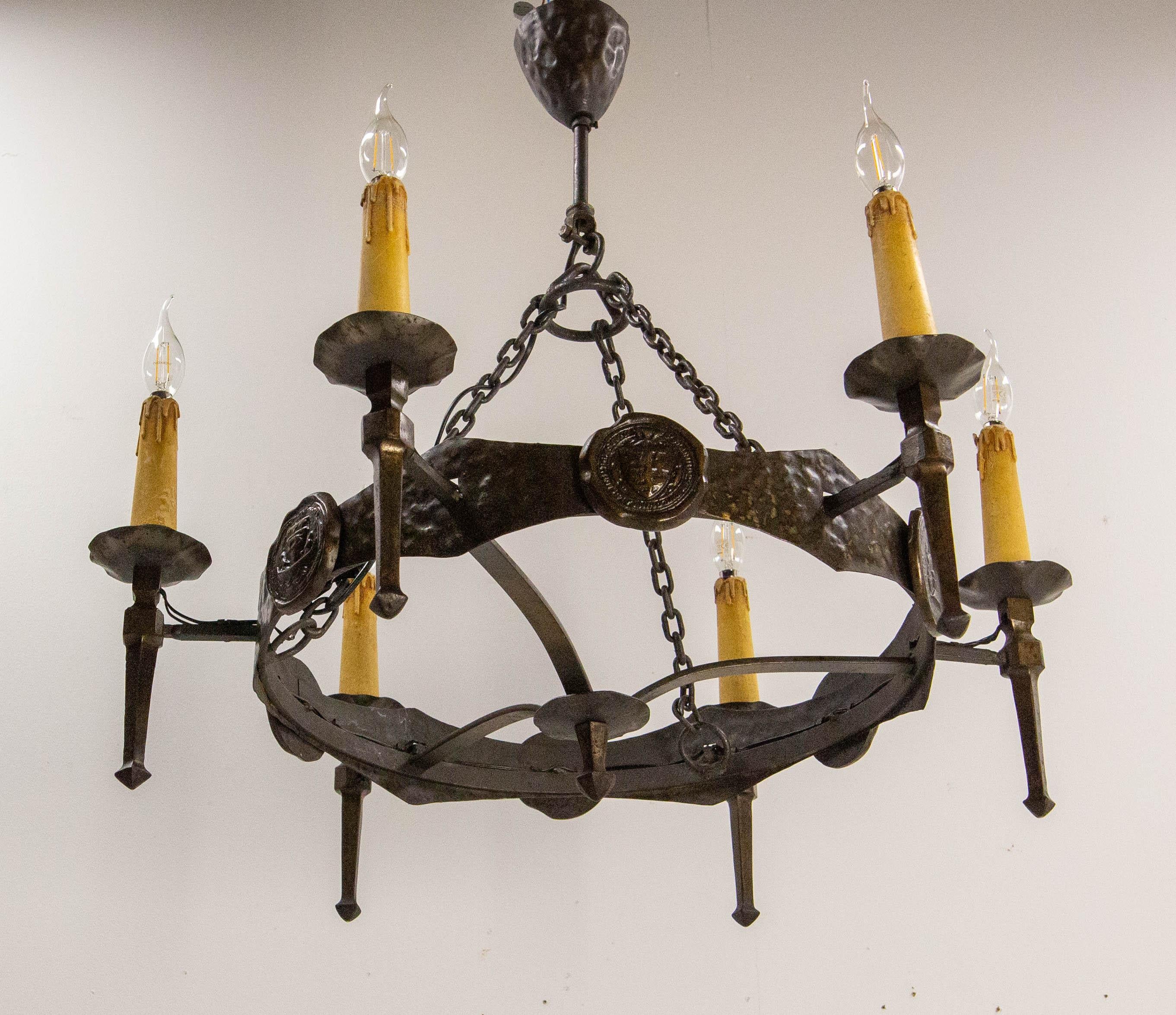 Lampadario francese a sospensione da soffitto Lustre sei lampade Ferro battuto, circa 1960 in vendita 1