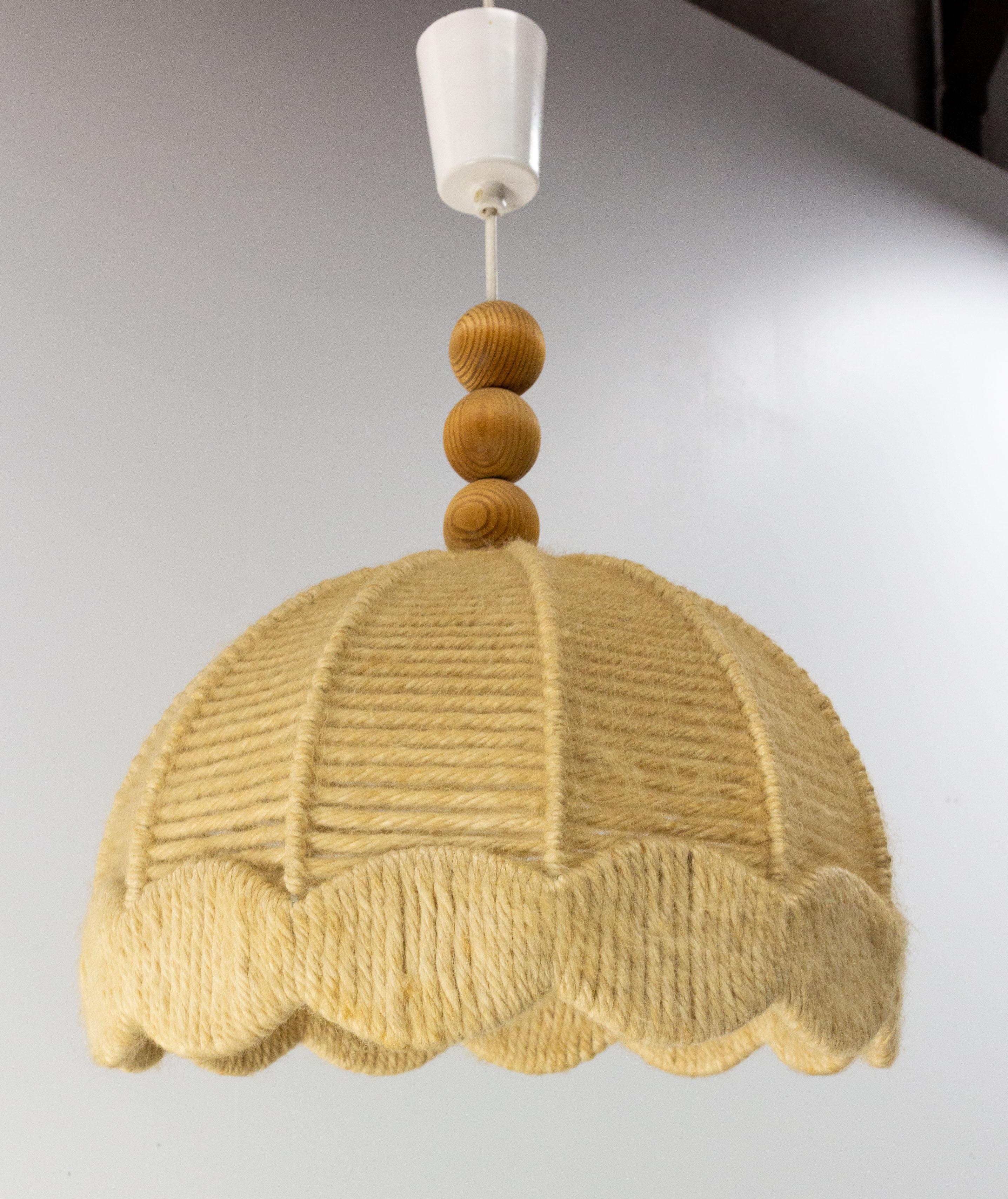 Ceiling pendant, France
Lustre made of natural wool on a metallic frame.
Soft and pleasant lighting.
The height of the chandelier on the photos is minimal. It is possible to lengthen it by adjusting the length of the thread up to 25.60 in. (65