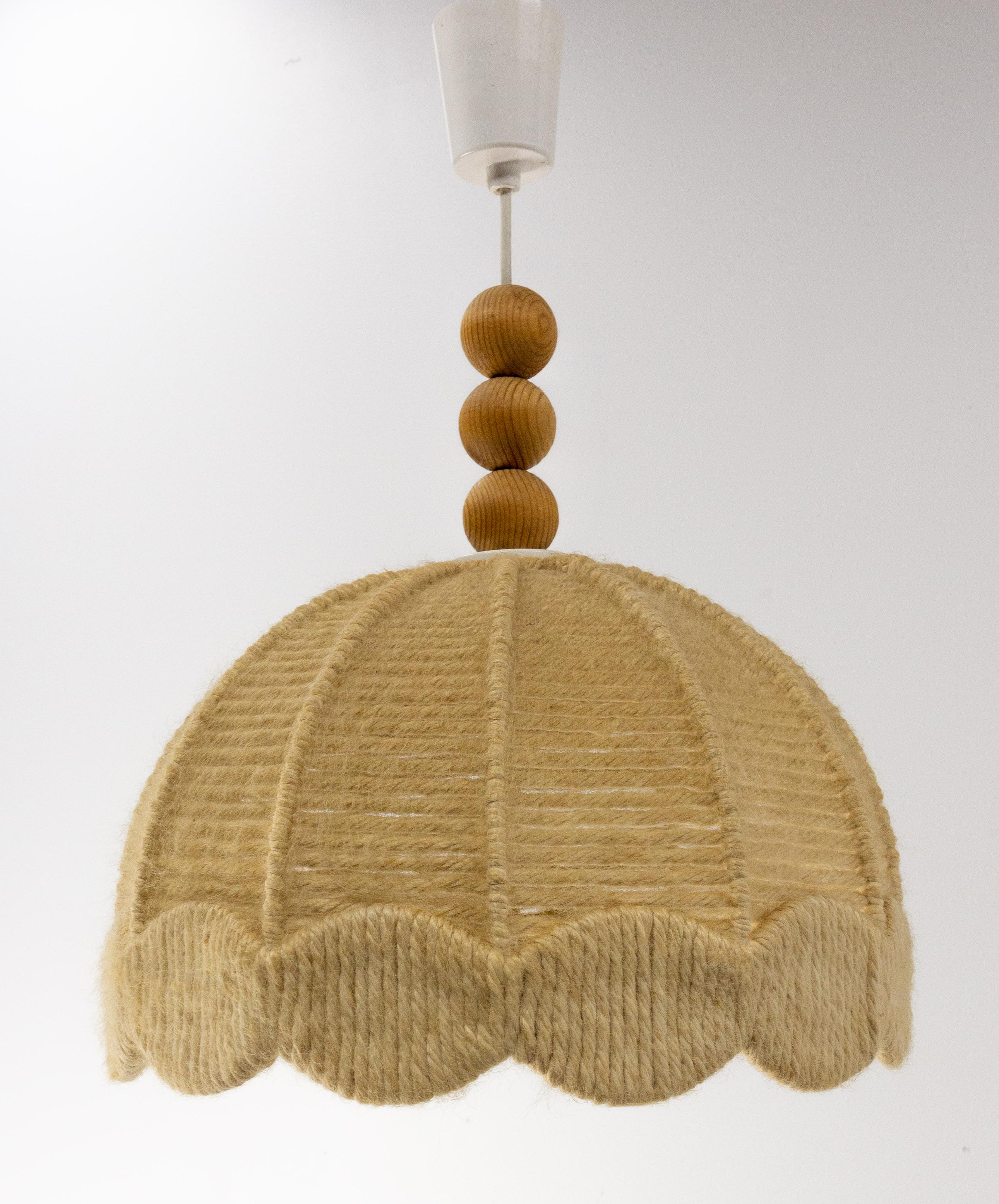 French Chandelier Ceiling Wool on Metallic Frame Pendant Lustre, circa 1970 In Good Condition For Sale In Labrit, Landes