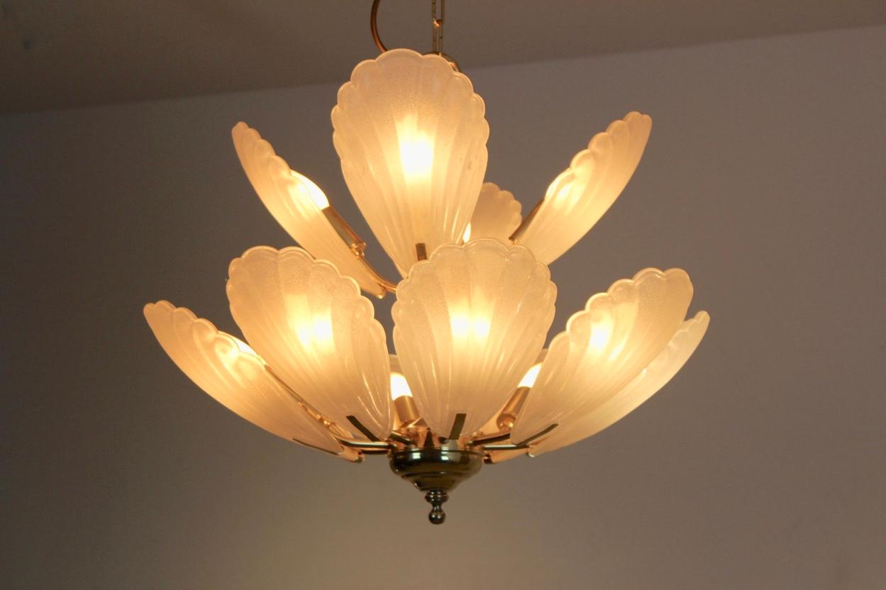 French Chandelier in Brass with Murano Glass Shells, 1970s For Sale 5