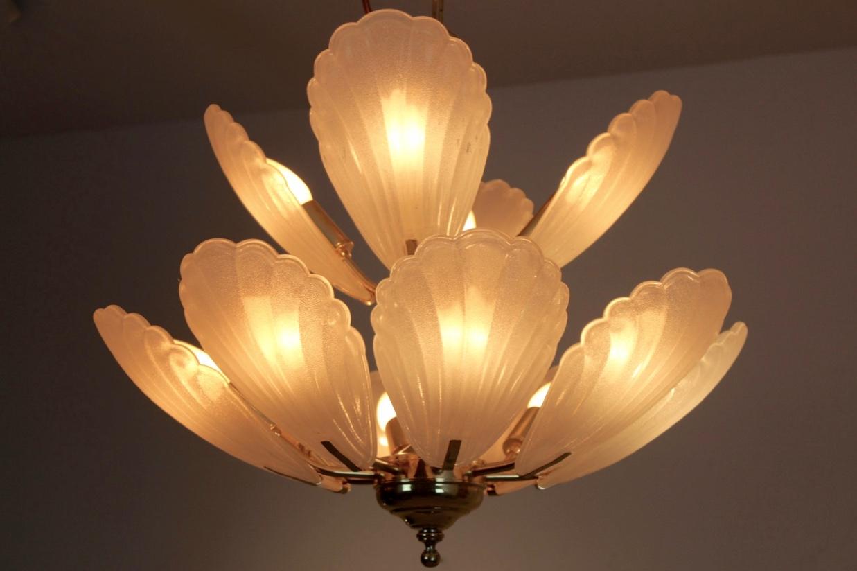French Chandelier in Brass with Murano Glass Shells, 1970s For Sale 4