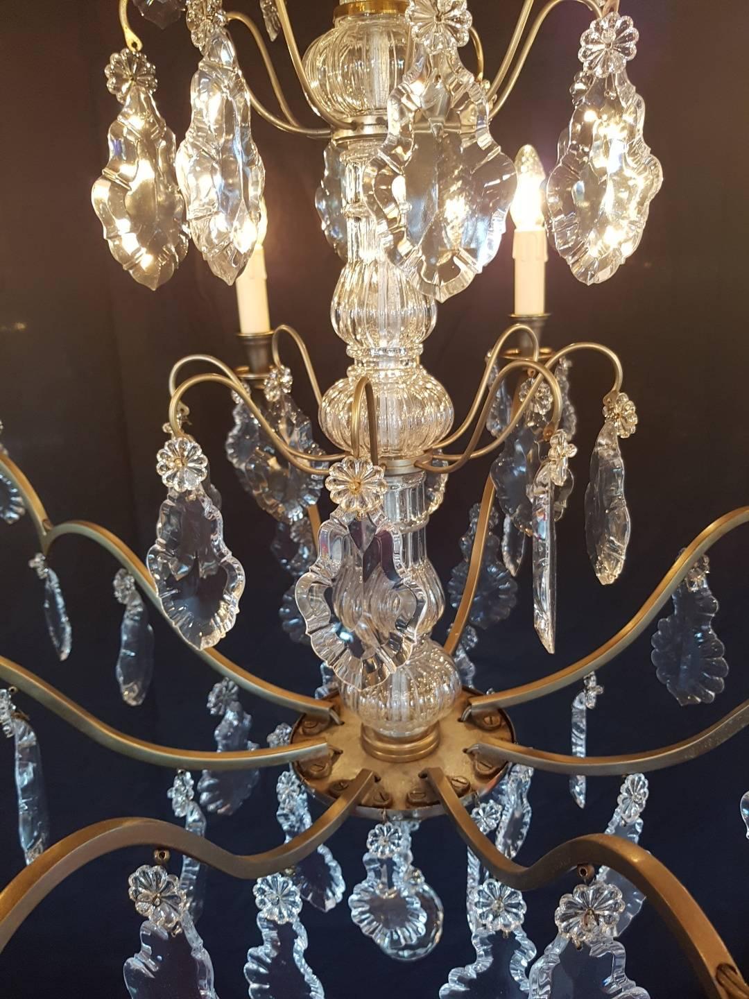 French Chandelier with Eight Lights For Sale 1