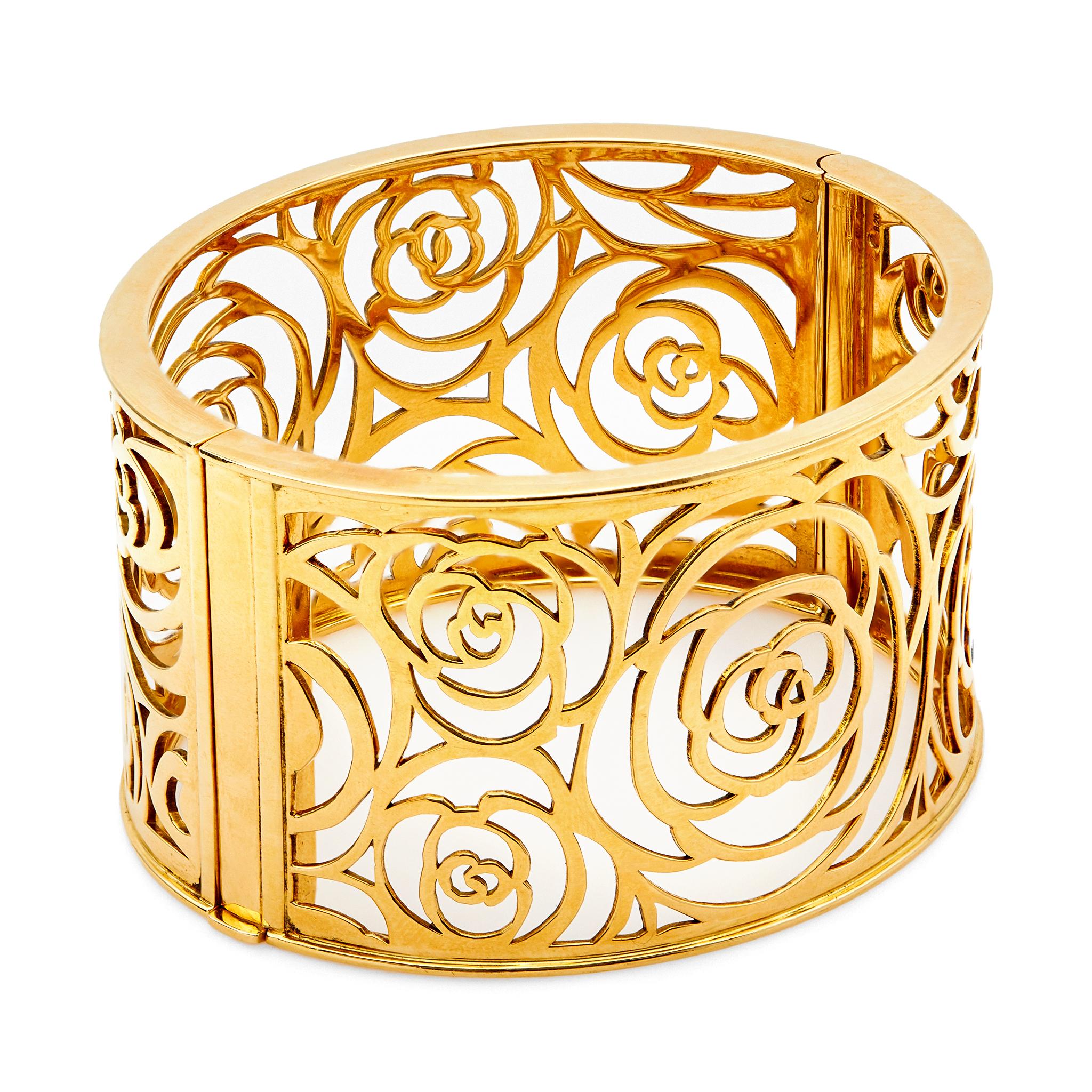 Women's or Men's French Chanel Camélia Fil 18k Yellow Gold Cuff Bracelet
