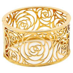 Bracelet manchette en or jaune 18k Camélia Fil de Chanel