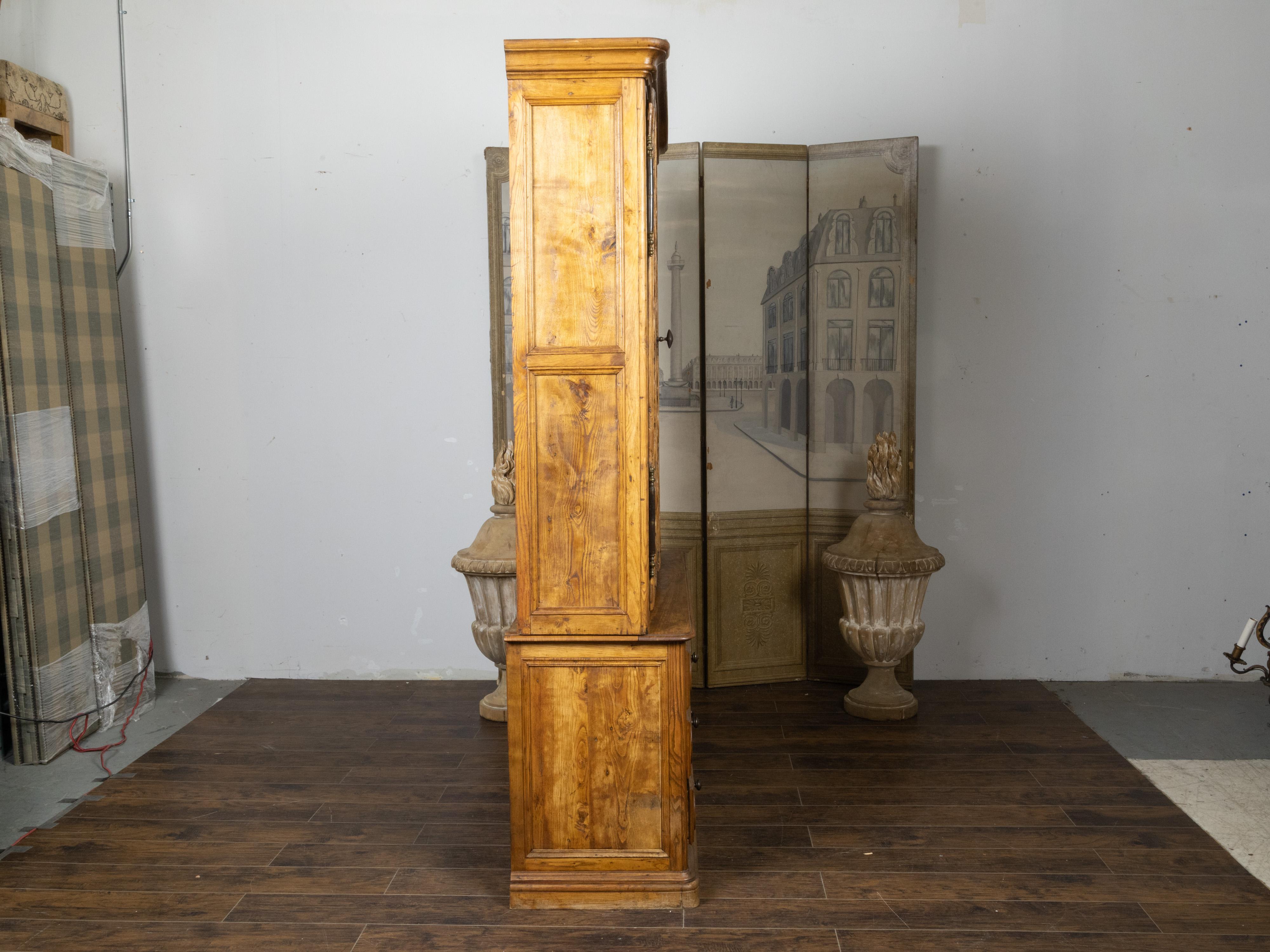 French Chapeau de Gendarme 19th Century Carved Elm Cabinet with Glass Doors For Sale 3