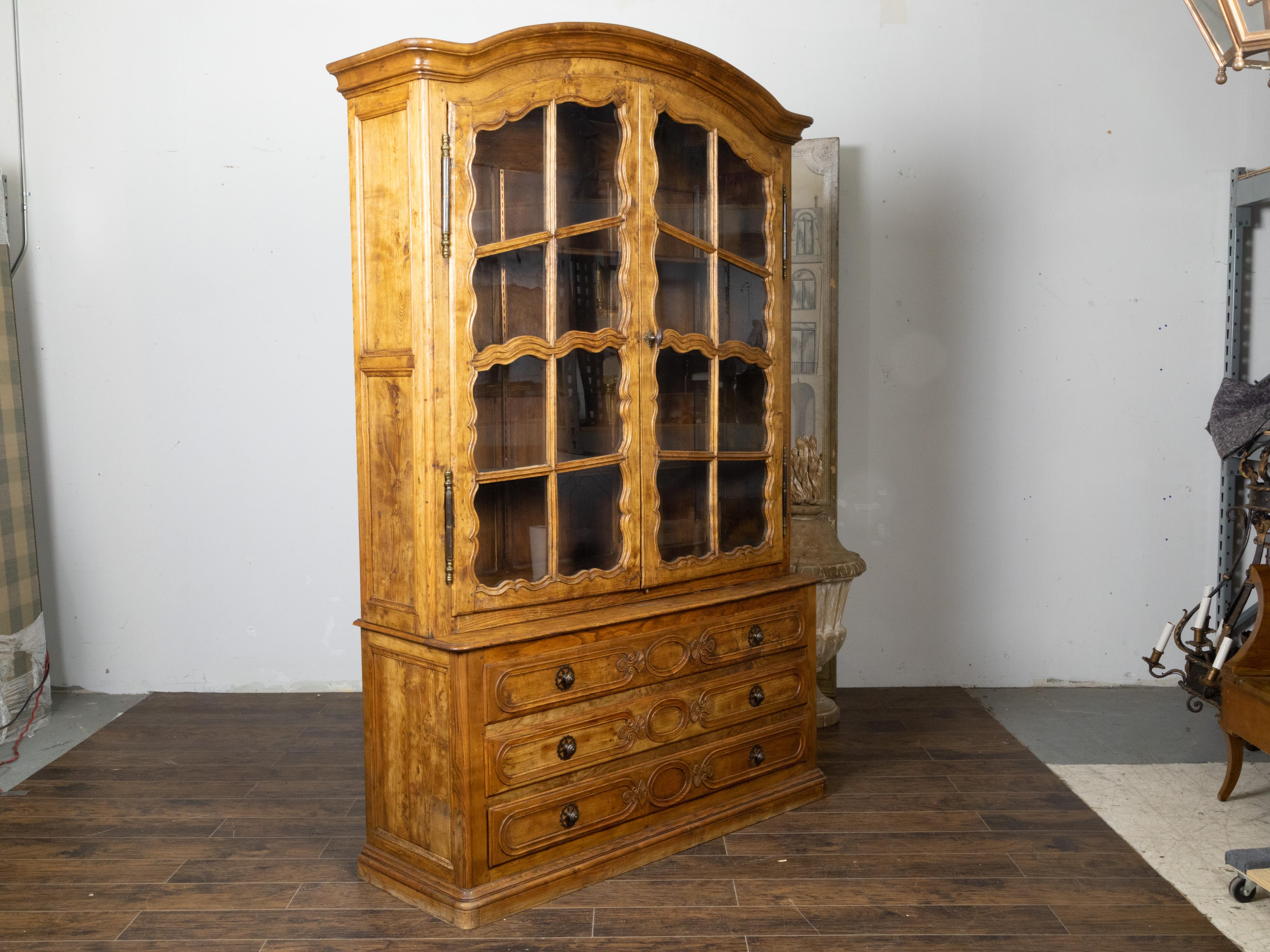French Chapeau de Gendarme 19th Century Carved Elm Cabinet with Glass Doors For Sale 4