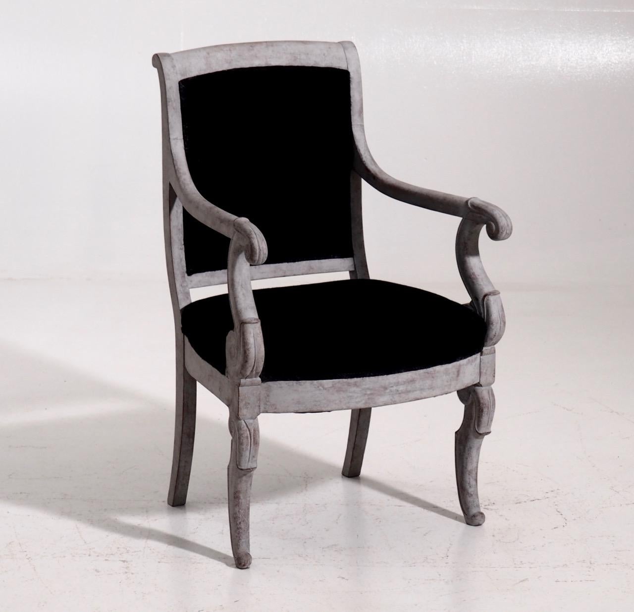 Très rare ensemble de 10 fauteuils français Charles X, début du 19ème siècle.
  