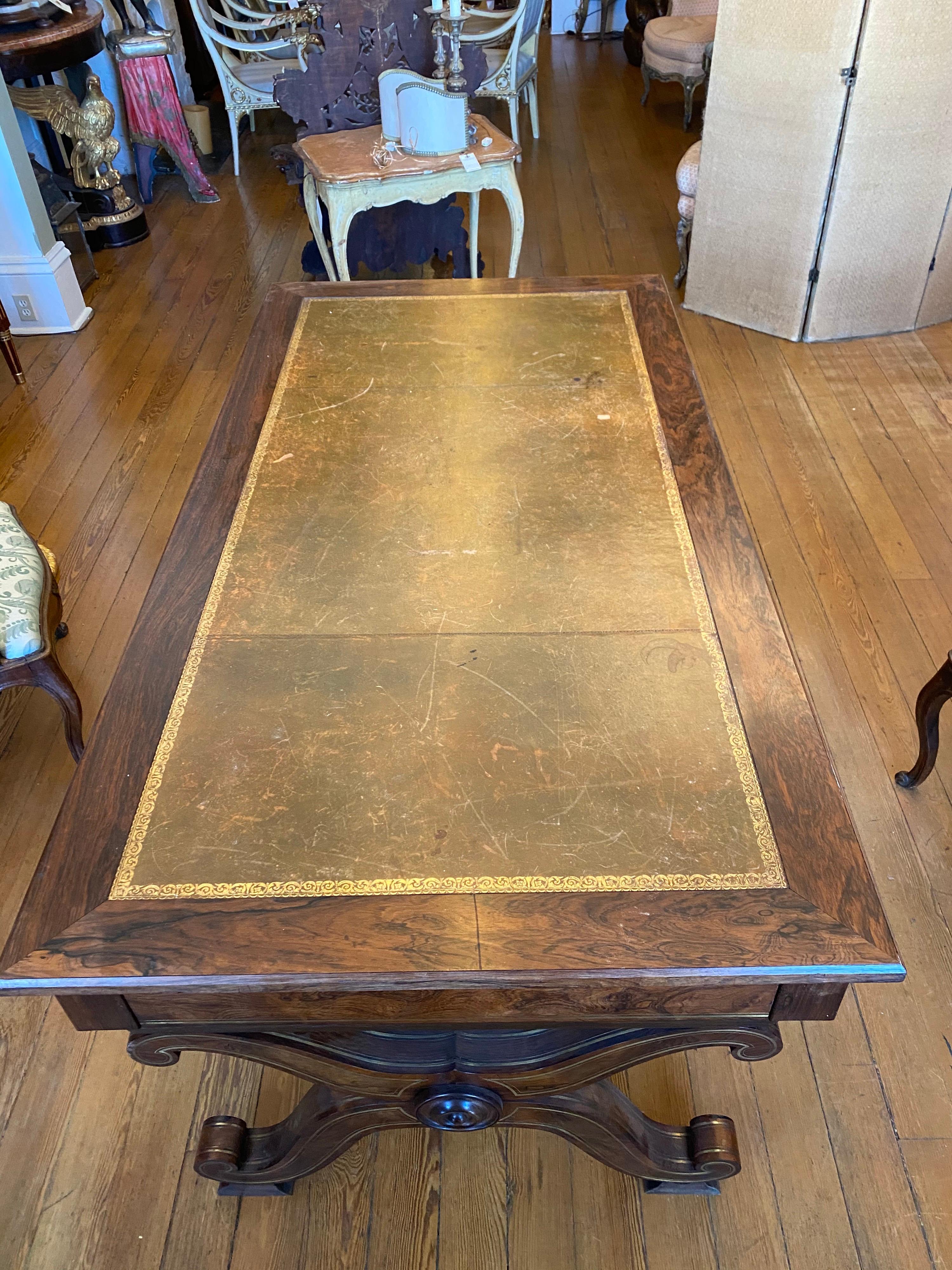 French Charles X Brass Inlaid Rosewood Bureau Plat In Good Condition For Sale In Natchez, MS