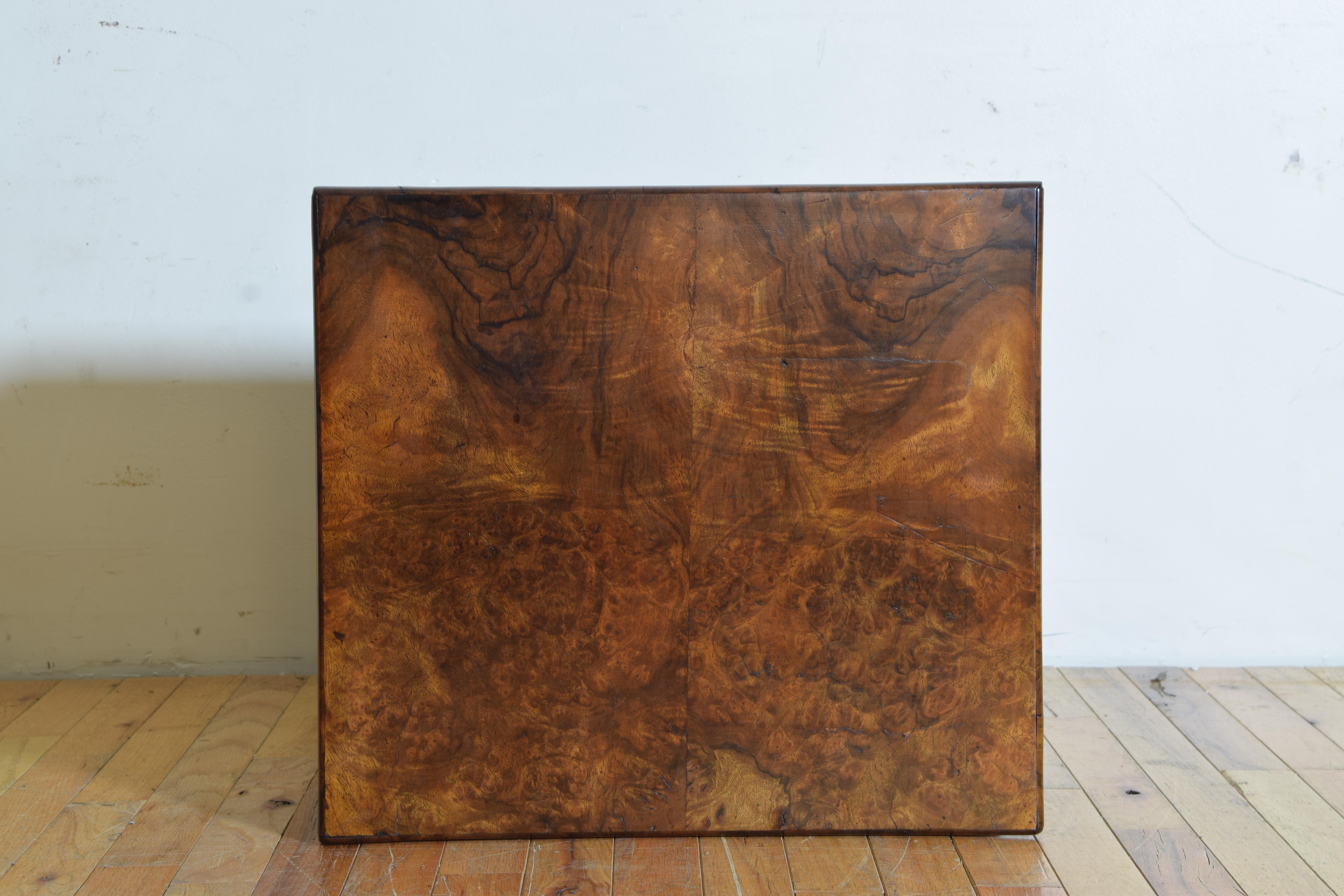 French Charles X Burl Walnut Hinged-Top Dressing Table, circa 1830 For Sale 7