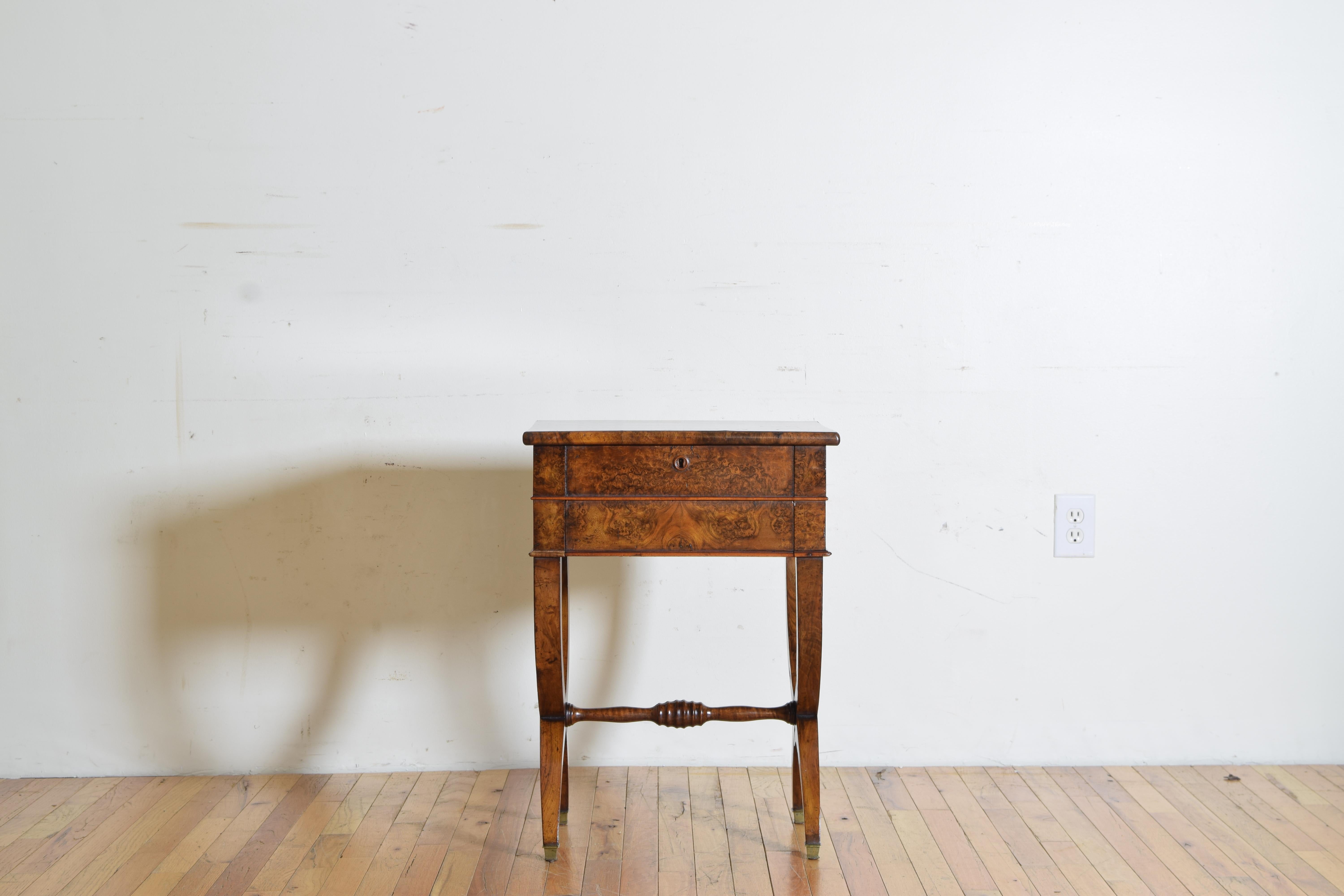 French Charles X Burl Walnut Hinged-Top Dressing Table, circa 1830 In Good Condition For Sale In Atlanta, GA