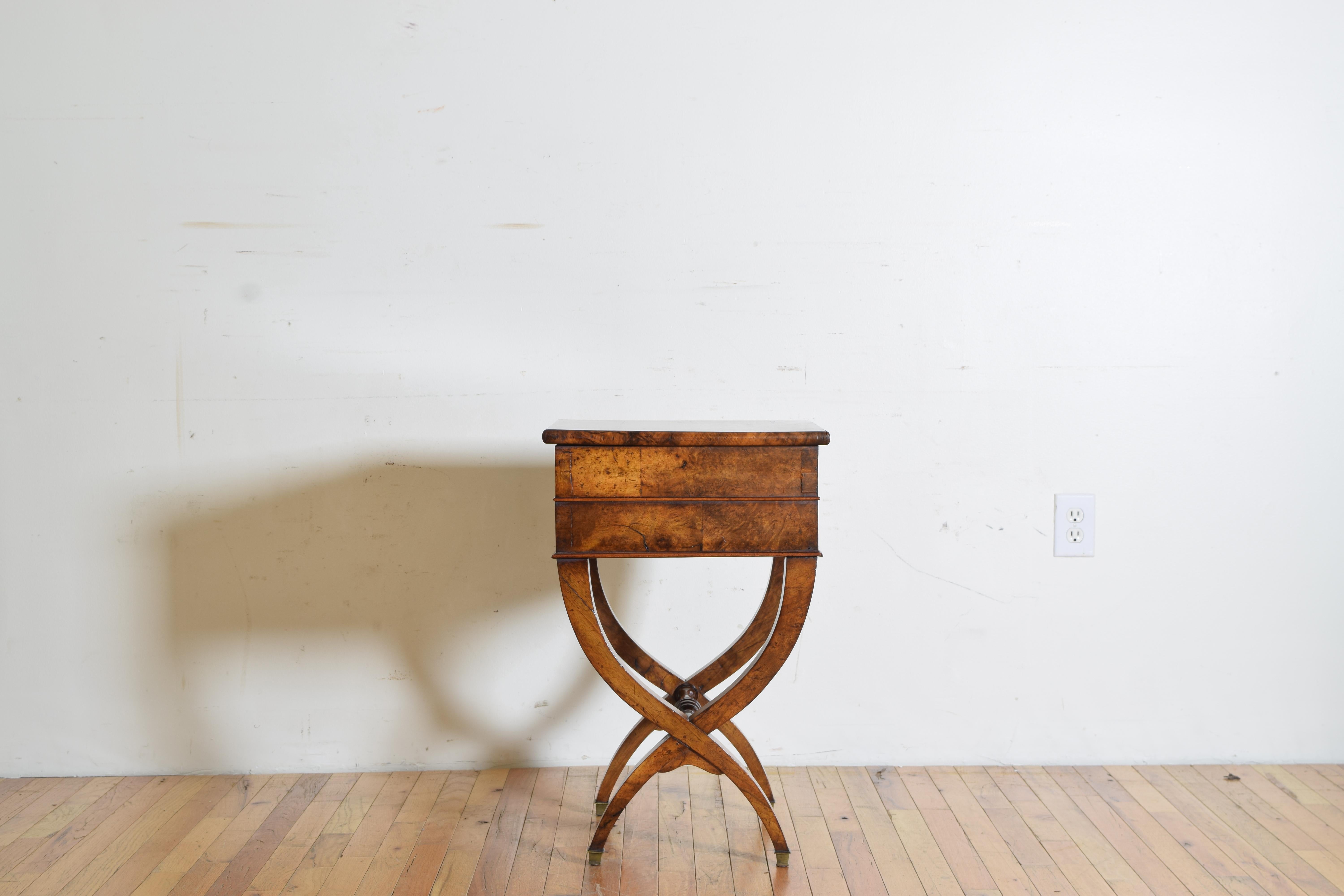 Mid-19th Century French Charles X Burl Walnut Hinged-Top Dressing Table, circa 1830 For Sale