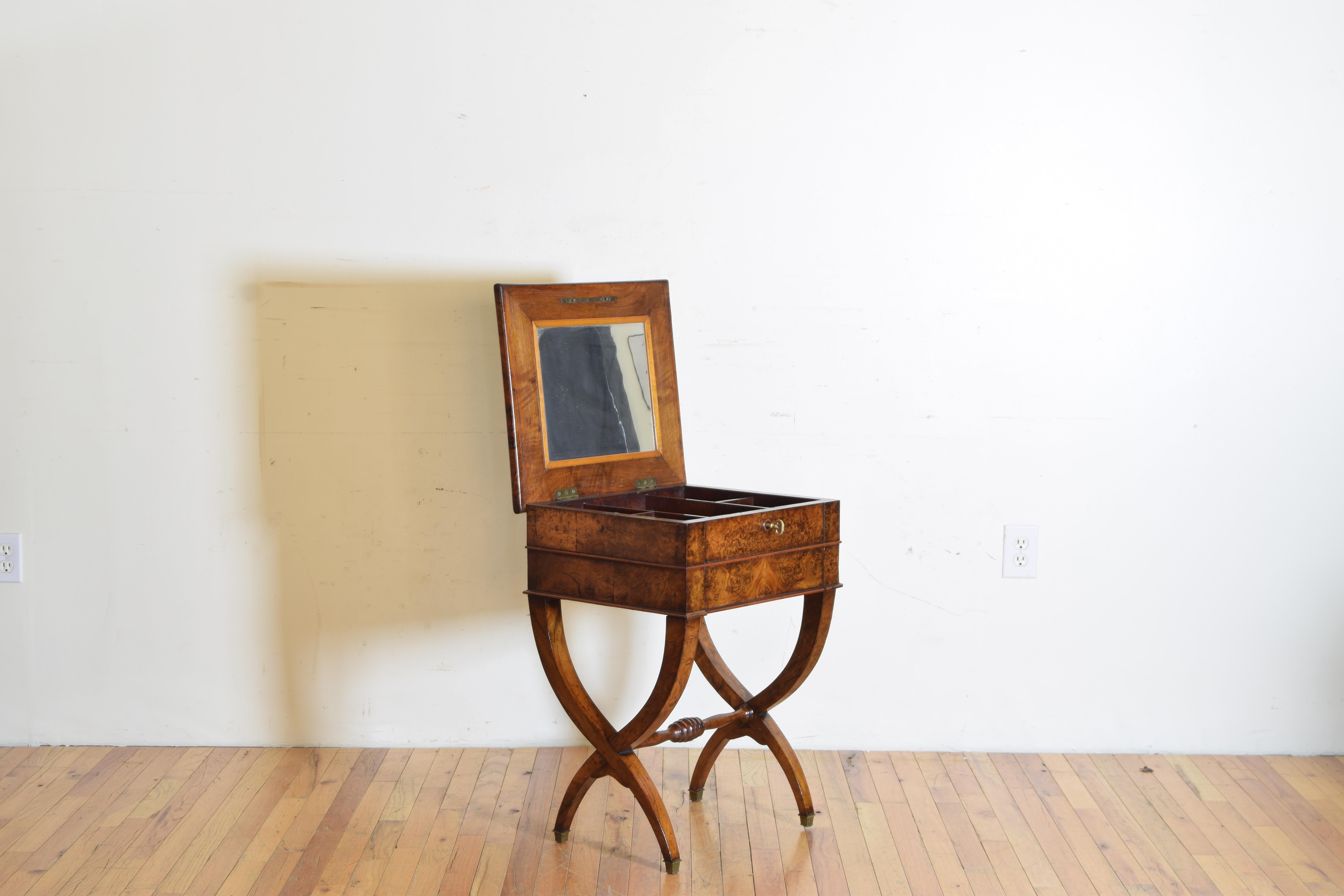 French Charles X Burl Walnut Hinged-Top Dressing Table, circa 1830 For Sale 1