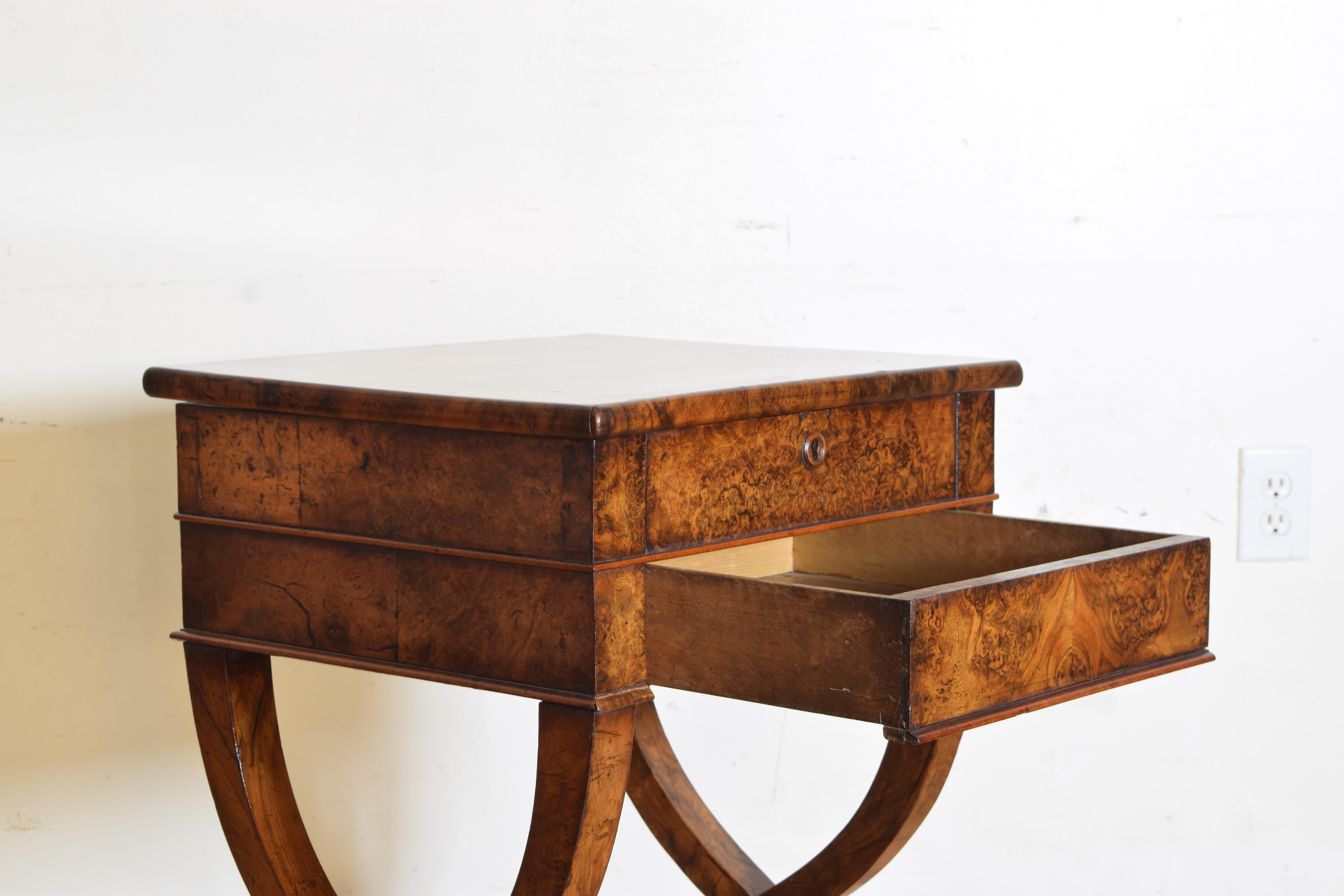 French Charles X Burl Walnut Hinged-Top Dressing Table, circa 1830 For Sale 3