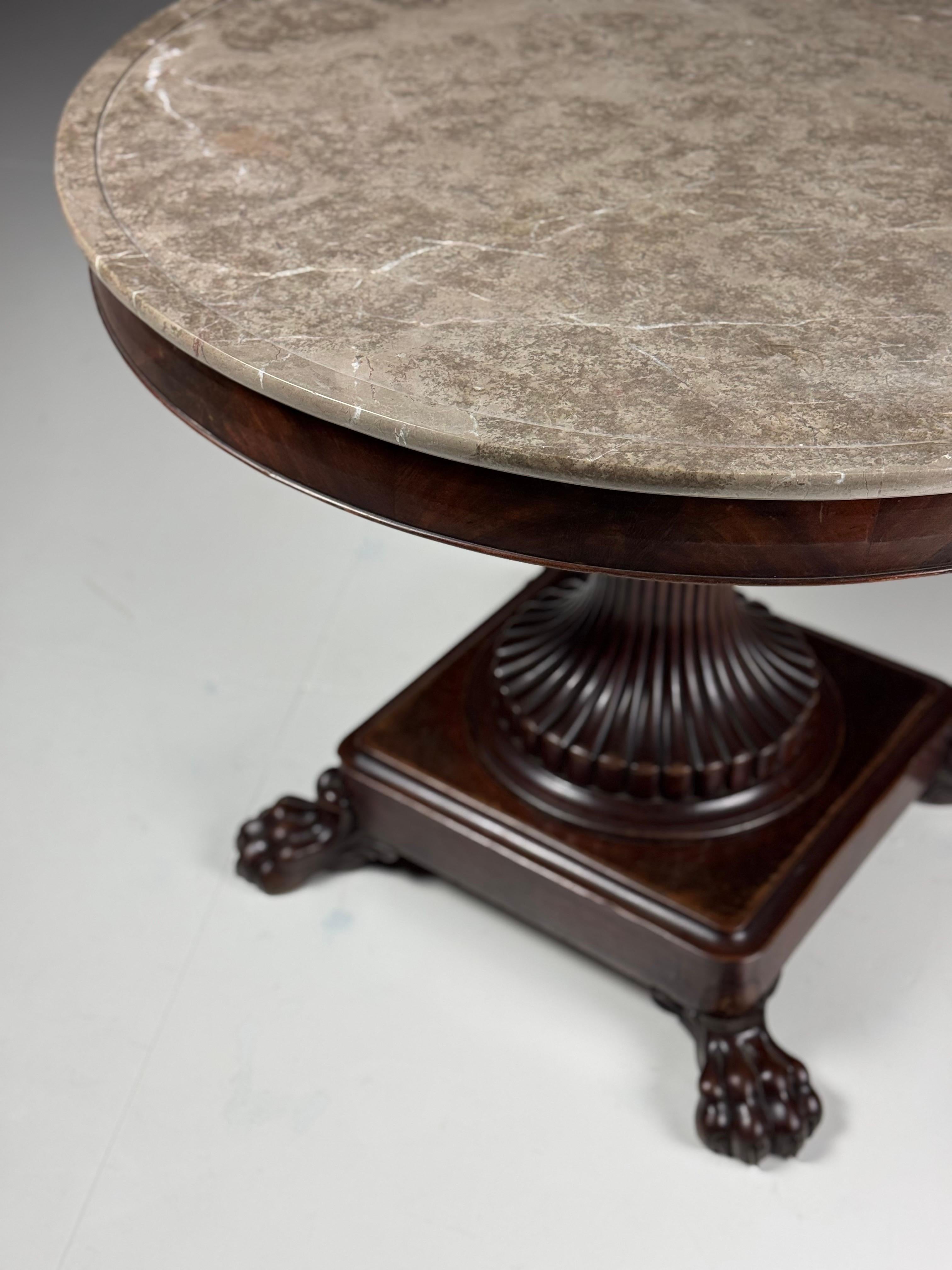 French Charles X Center Table Mahogany im Zustand „Gut“ im Angebot in MILL, NL