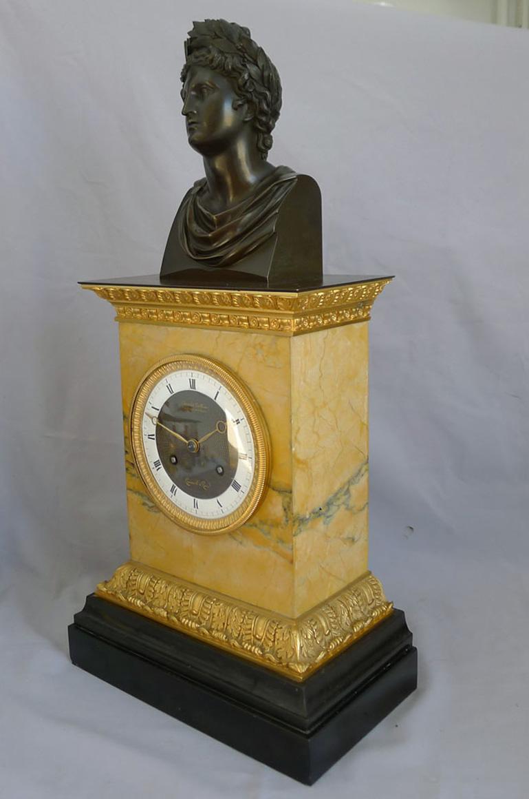 Milieu du XIXe siècle Français Charles X  Horloge avec buste d'Apollo en vente