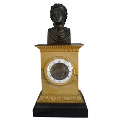Français Charles X  Horloge avec buste d'Apollo