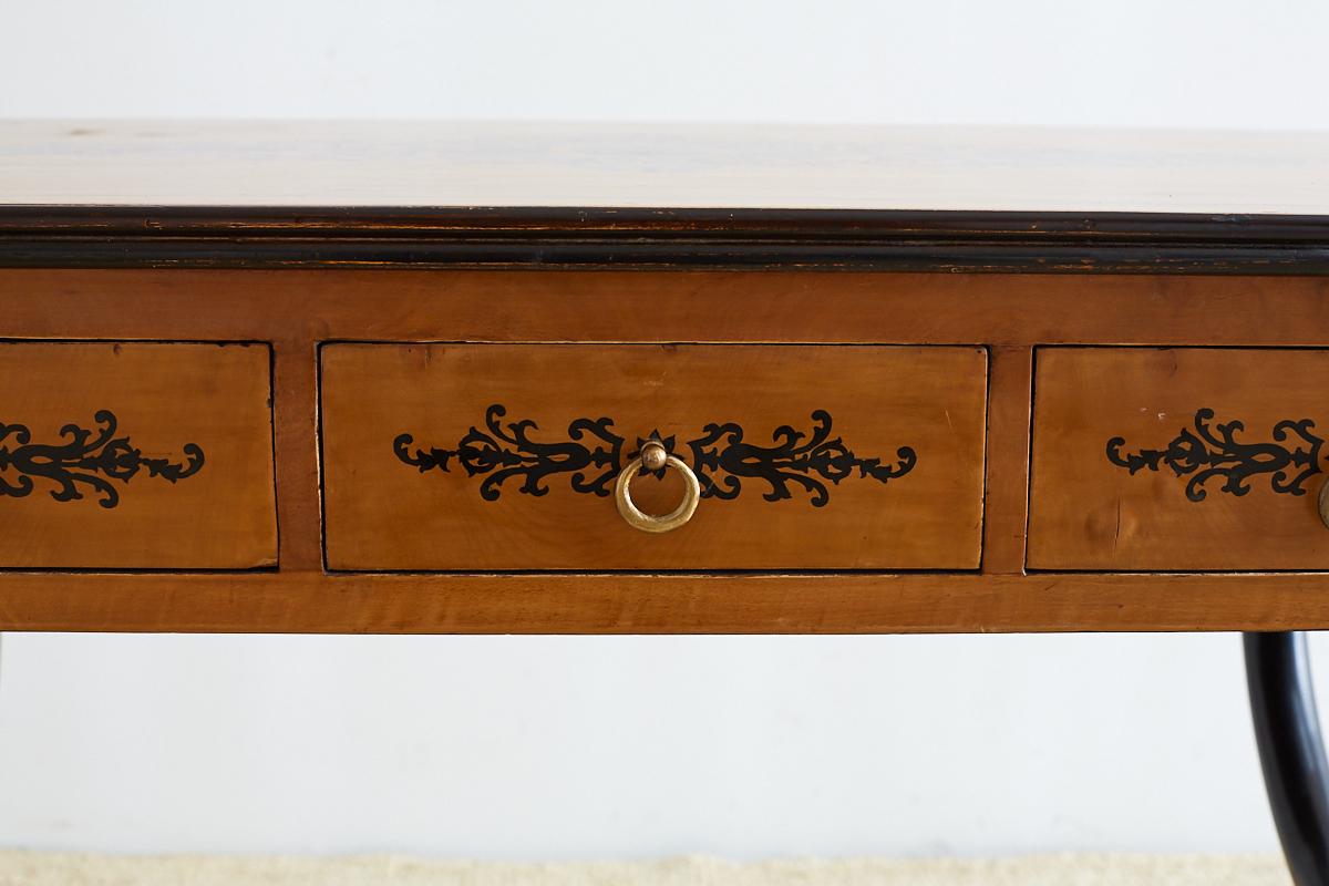 XIXe siècle Table à écrire française à pieds curules Charles X en vente