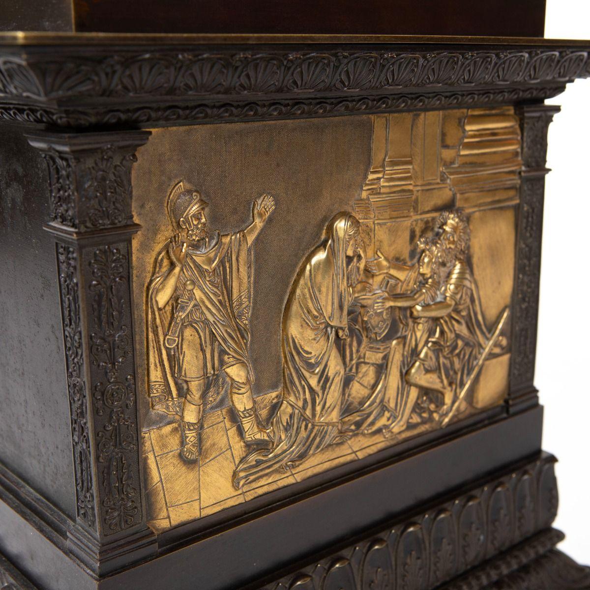 Französische Charles X Kaminsimsuhr aus vergoldeter und patinierter Bronze im Angebot 4