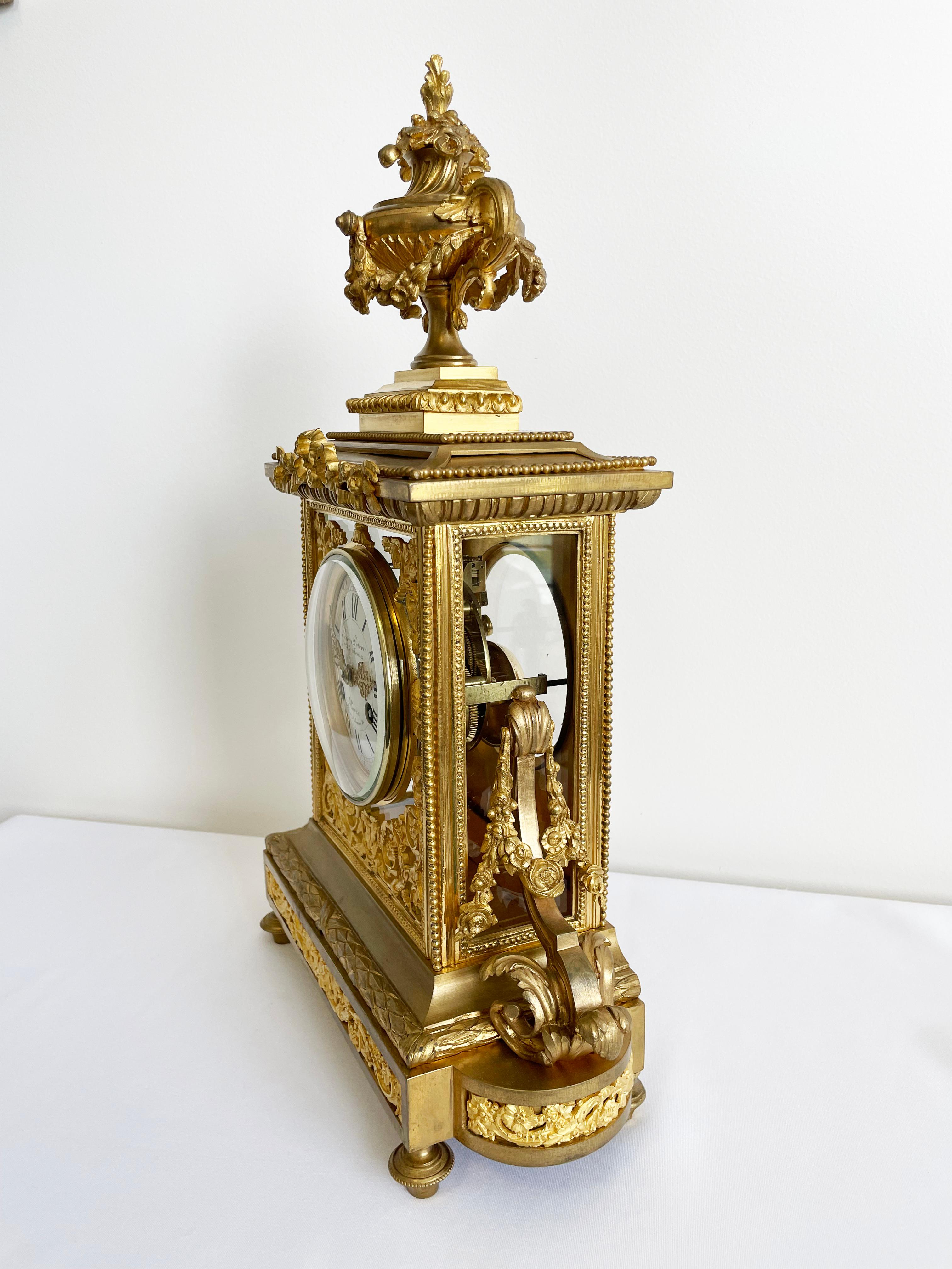 Französische Charles X Manteluhr aus vergoldeter Bronze, Henri Robert, 19. (Vergoldet) im Angebot