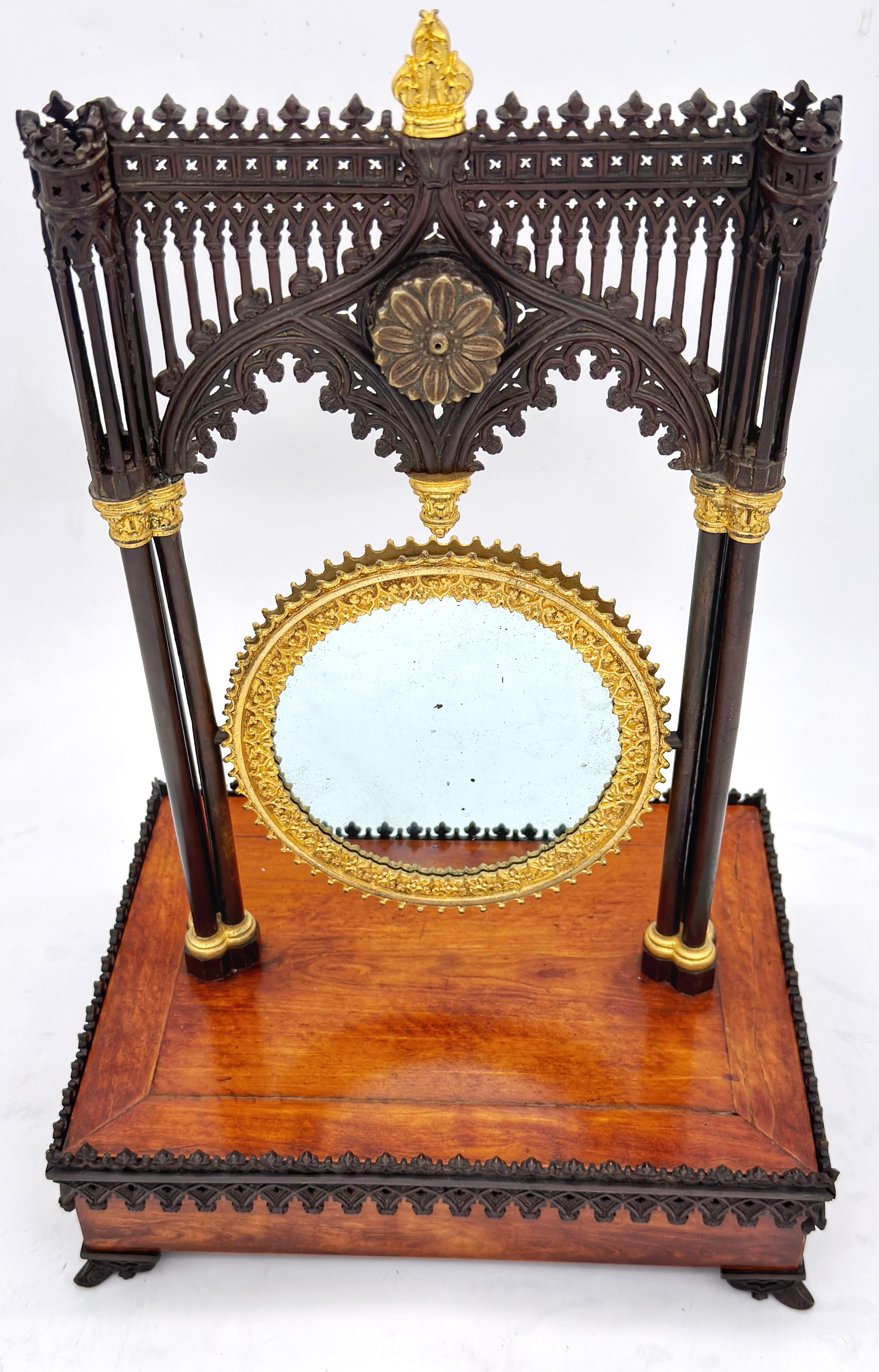 Miroir de courtoisie et coffret à bijoux gothique de Charles X, vers 1835 en vente 4
